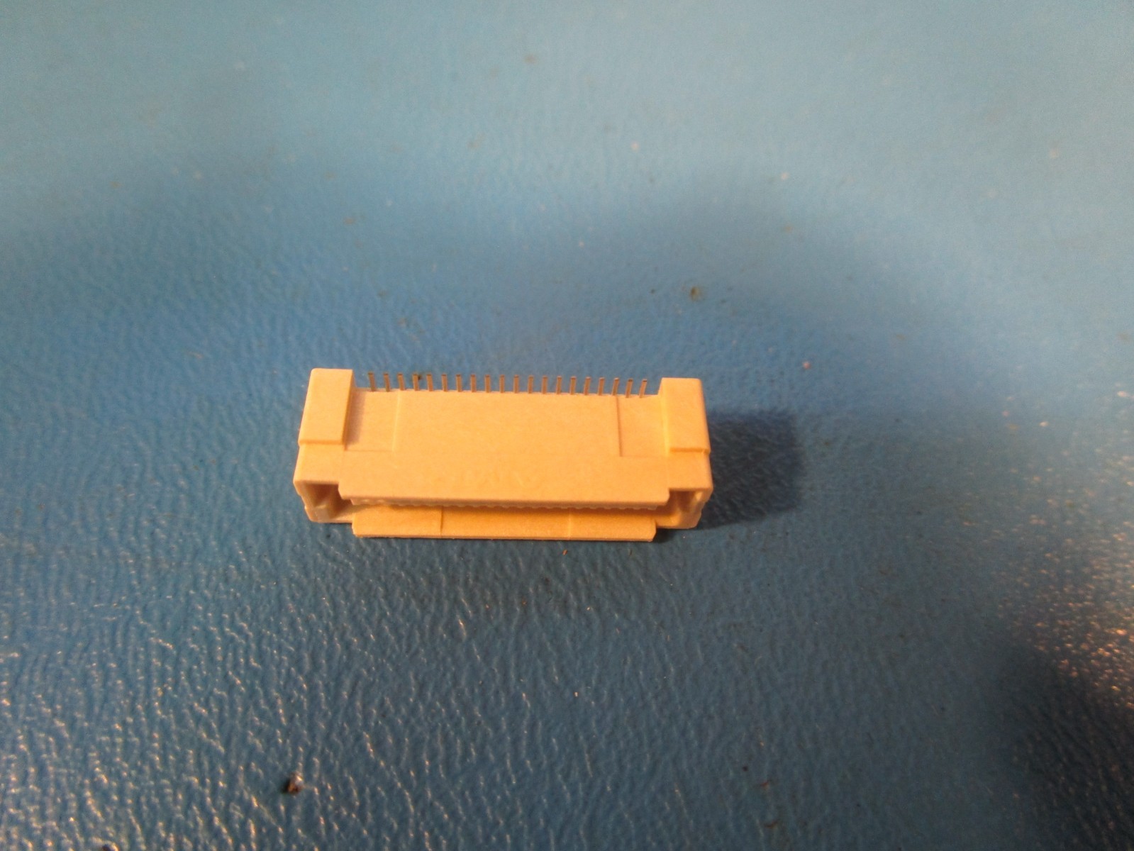 LOT OF 22 TE Connectivity 5179031-1 Free Height Series,0.8mm Pitch 40 Way 2 Row
