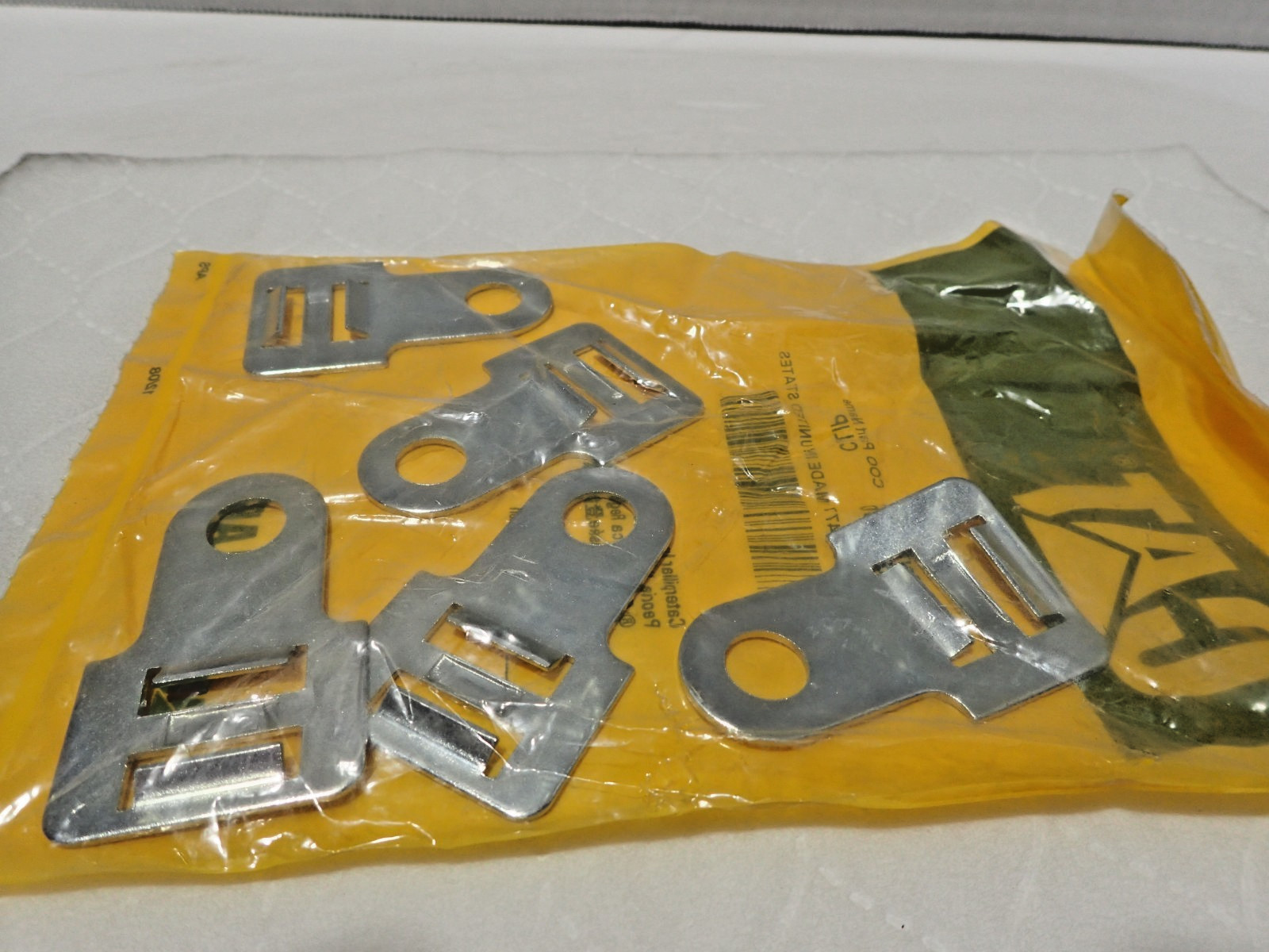 New Genuine OEM CAT 130-5300 Caterpillar Wiring Clip. (Lot of 5) FREE SHIPPING