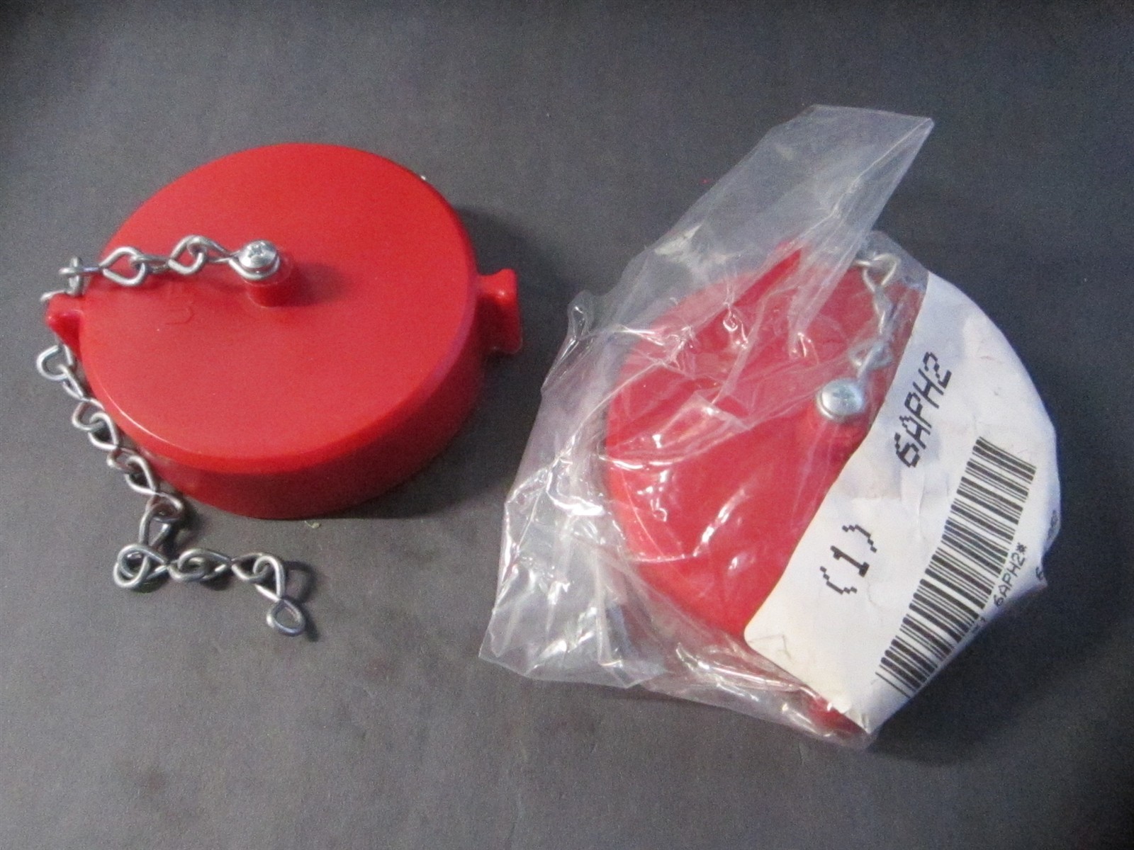 Moon American (664-252) 2-1/2″ FNH Red Fire Hose Cap with Chain – Lot of 2