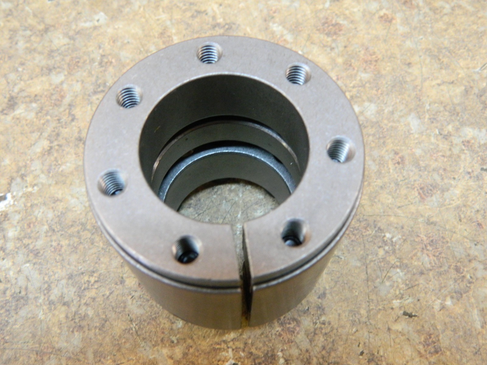 FENNER B-LOC B122106 1-3/8″ I.D. X 2.360″ O.D. KEYLESS BUSHING