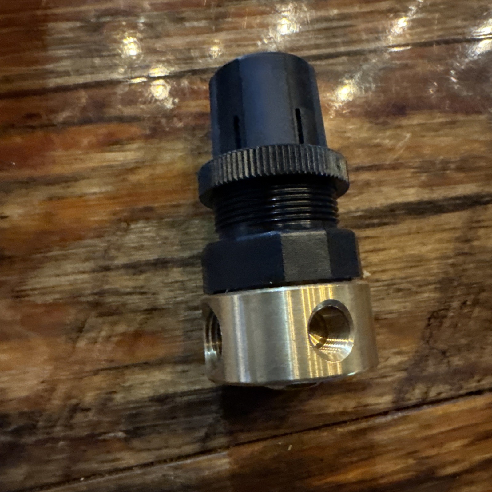 Watts R364-02C Mini Regulator 2- 1/4”Ports,2- 1/8”Gauge Ports 0-125psi,NEW-USA
