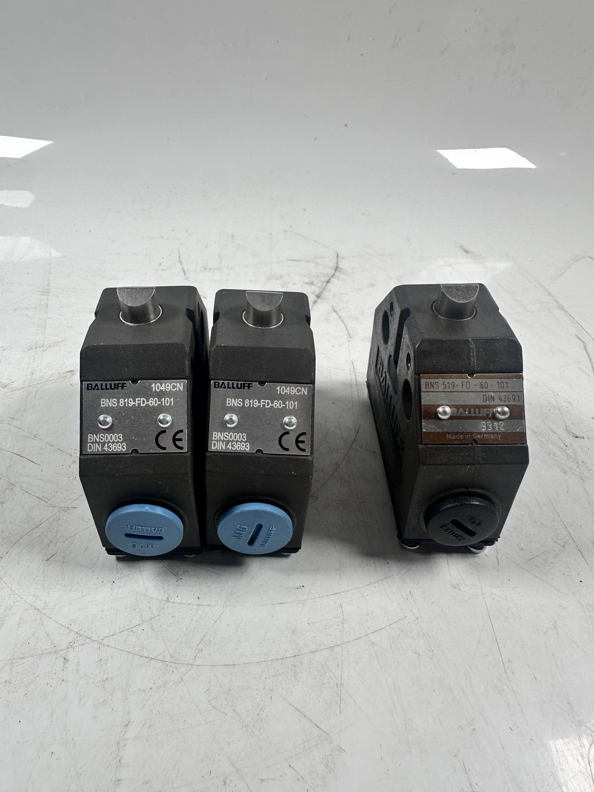BALLUFF BNS 819-FD-60-101 X 2 Pieces + BNS 519-FD-60-101 X 1 Piece