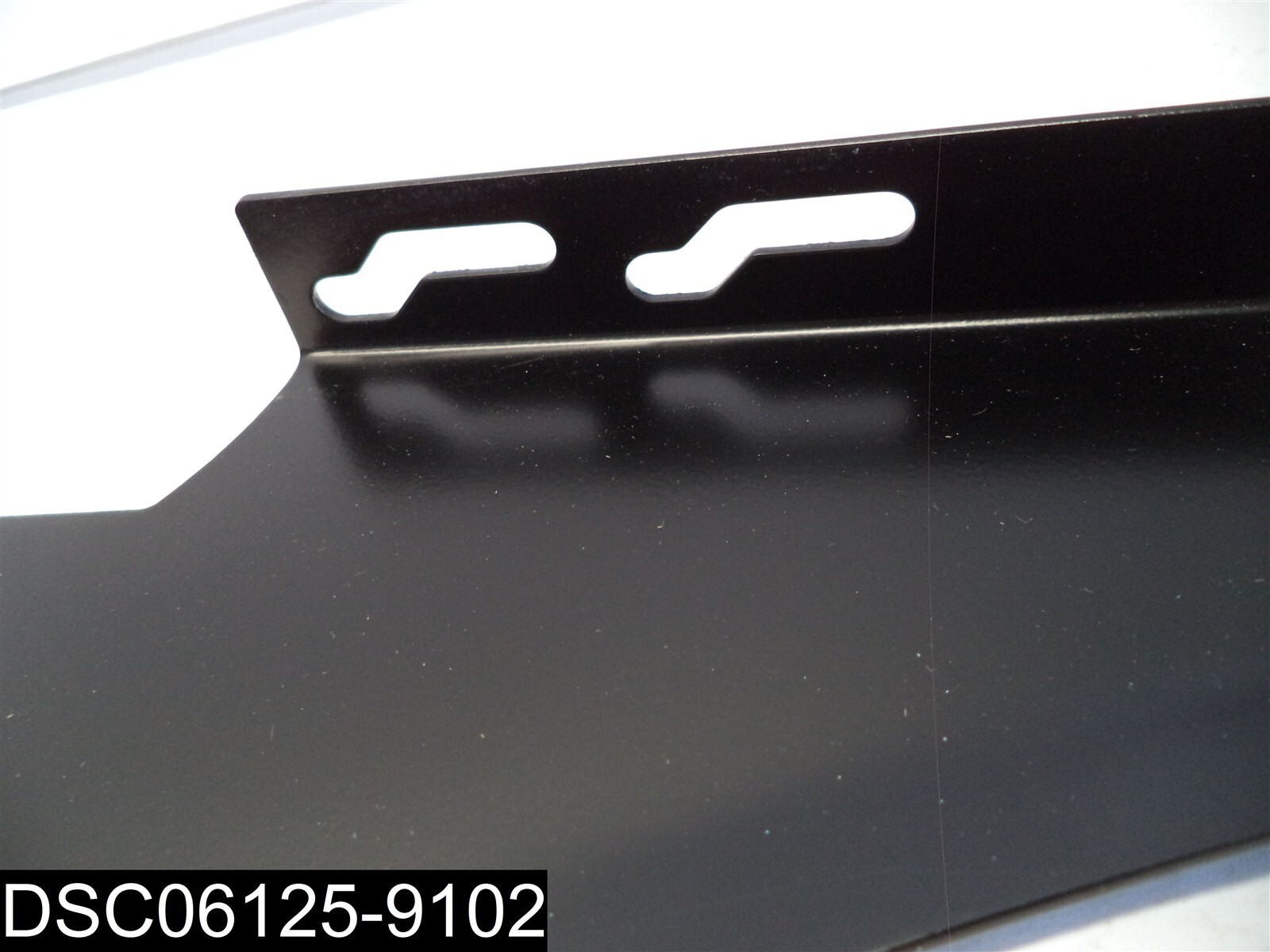 QTY=1 Pair SCRATCHED: 46 5176RH black shelf bracket