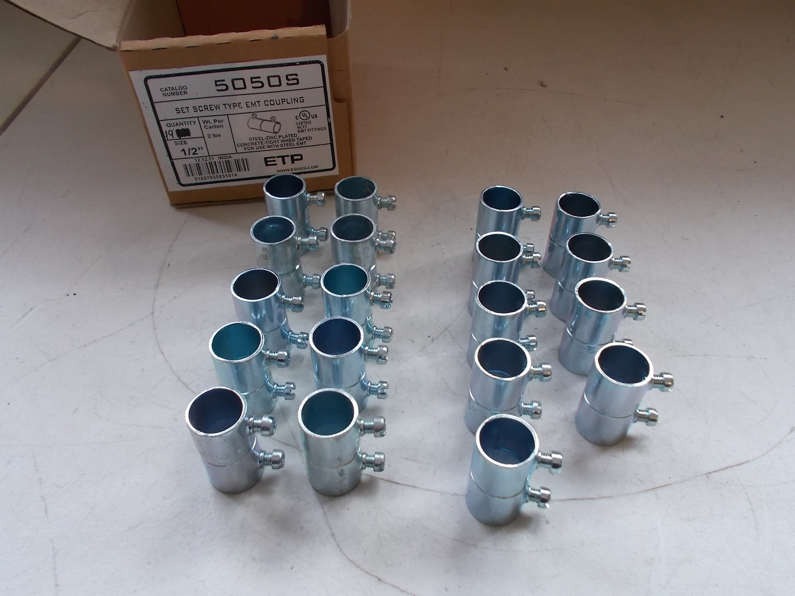 NEW EGS 5050S Box of 19 1/2″ EMT Set Screw Couplings *FREE SHIPPING*