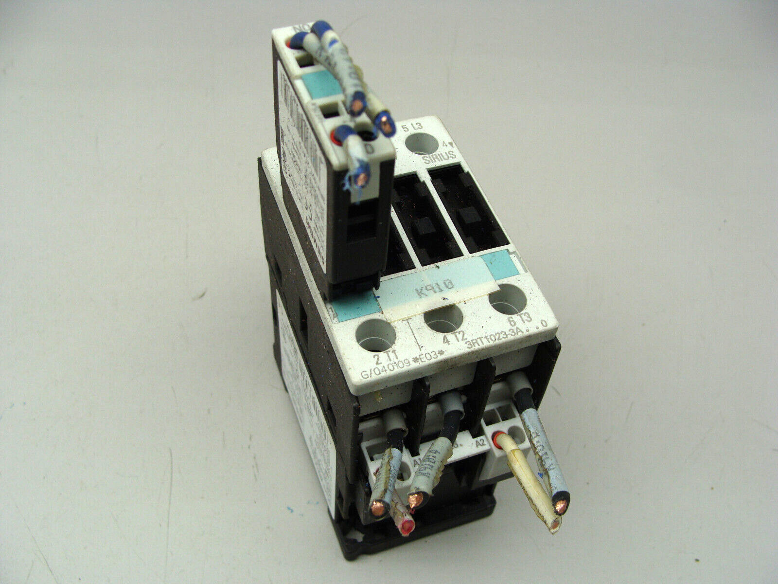 SIEMENS CONTACTOR 3RT1023-3A W/3RH1921-2CA10 AUX CONTACT & 3RT1926-1BC00