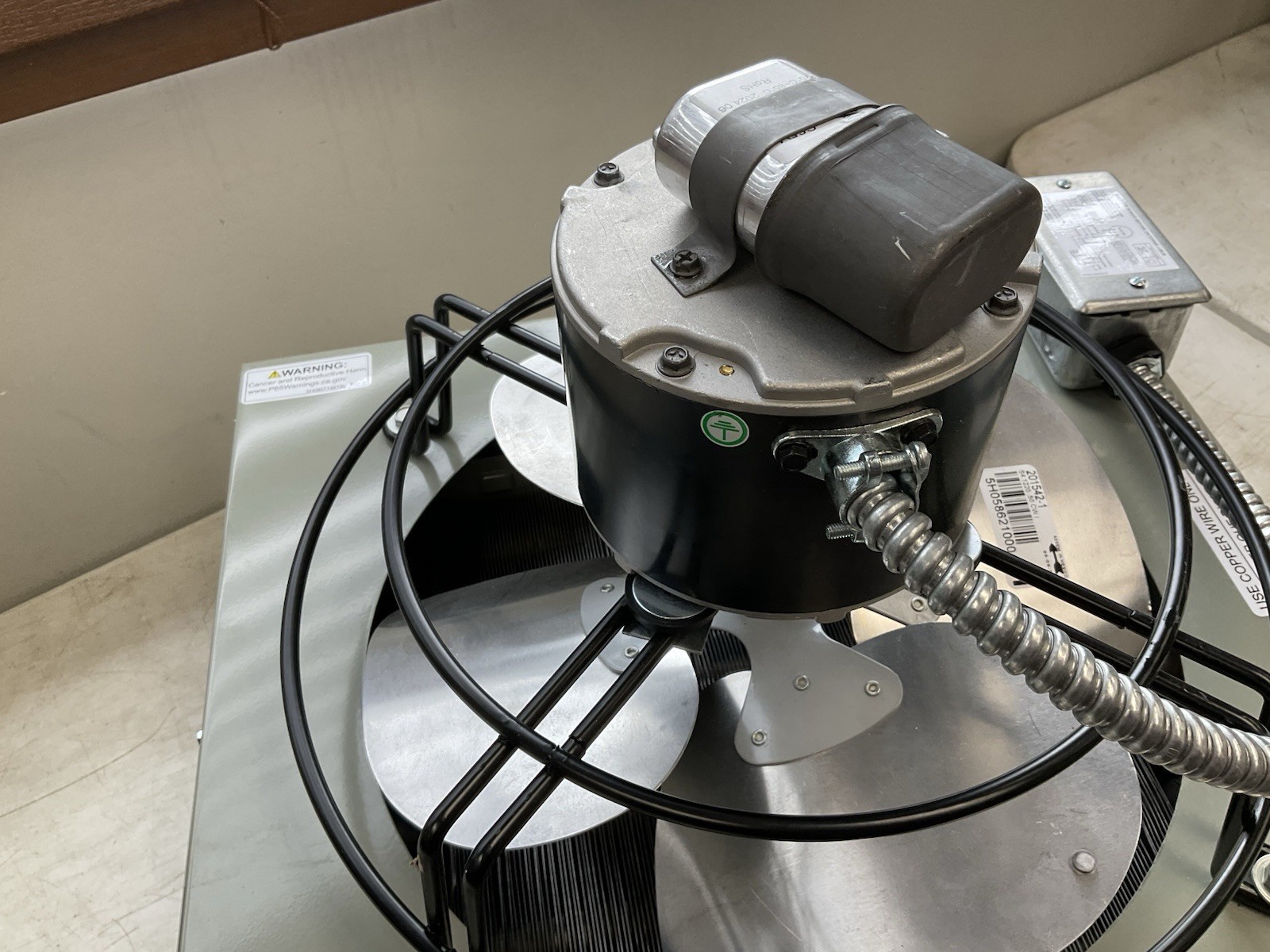 Modine HSB47SB01SA Hot Water (Hydronic) Unit Heater MINOR DENTS PLEASE SEE