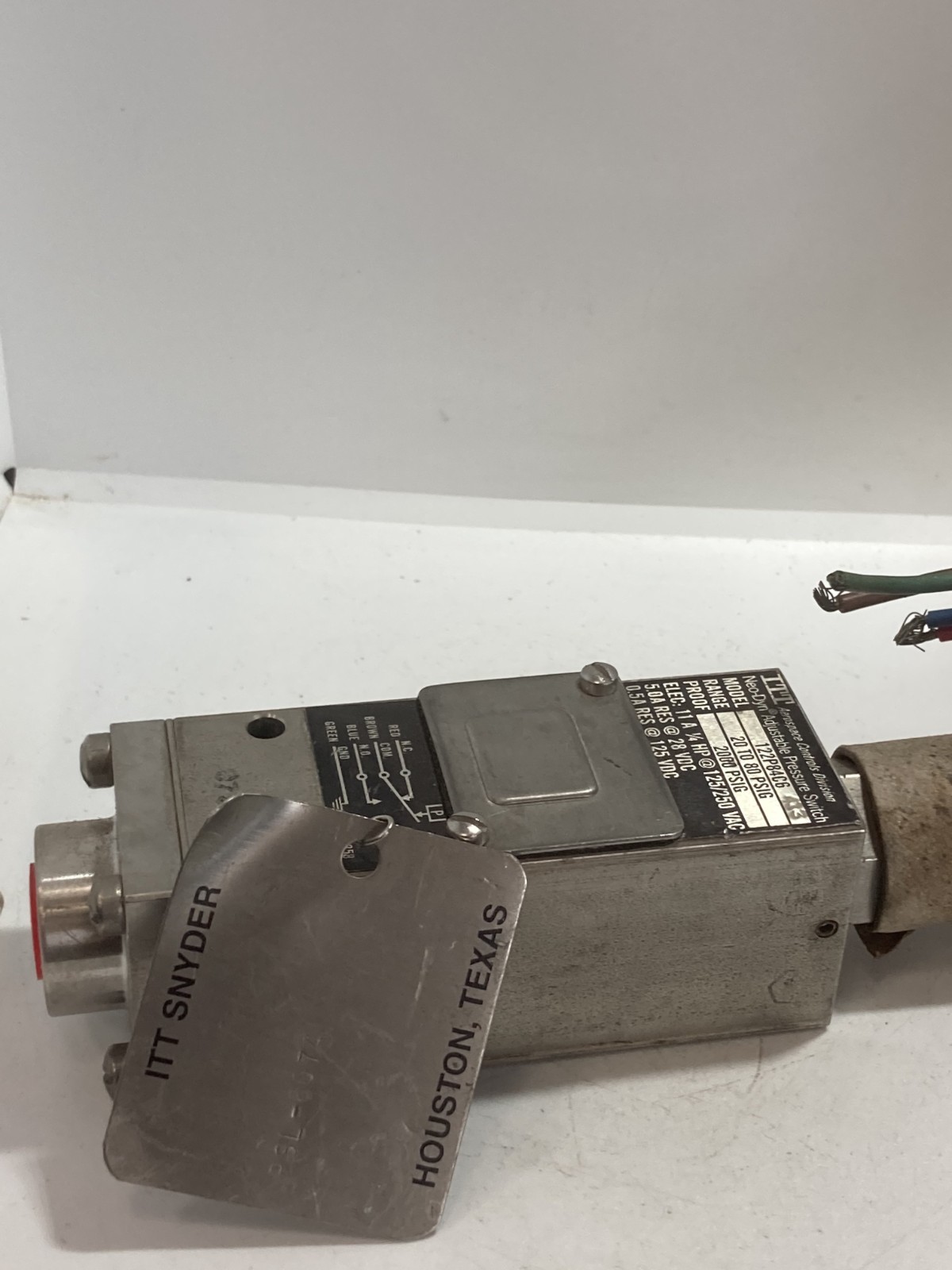 ITT 122P84C6 PRESSURE SWITCH ADJUSTABLE 20-80PSIG 11A 1/4HP 125/250VAC NNB