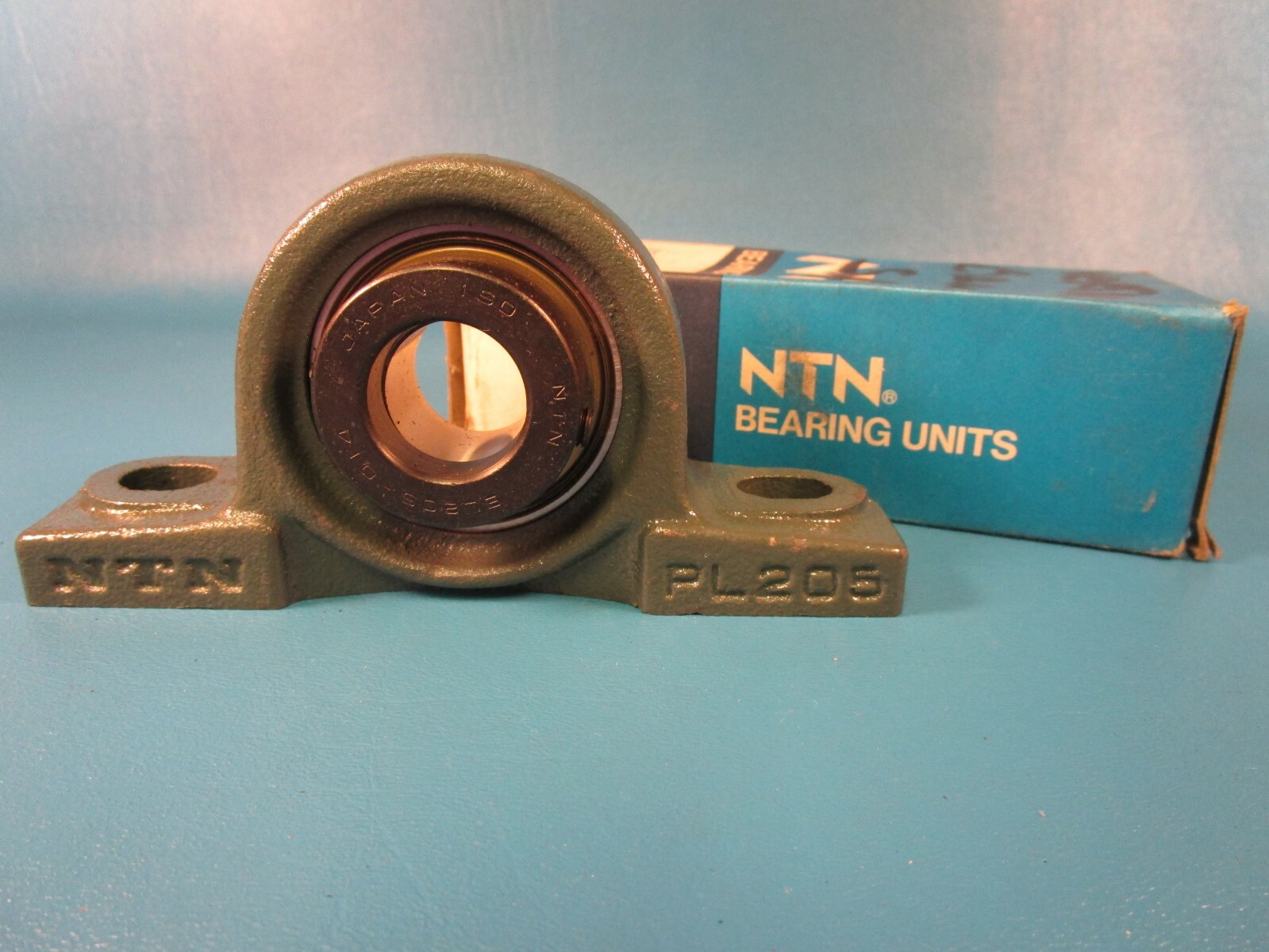 NTN AELPL205-014 Ball Bearing Pillow Block, 7/8″ Bore, Eccentric Locking Collar