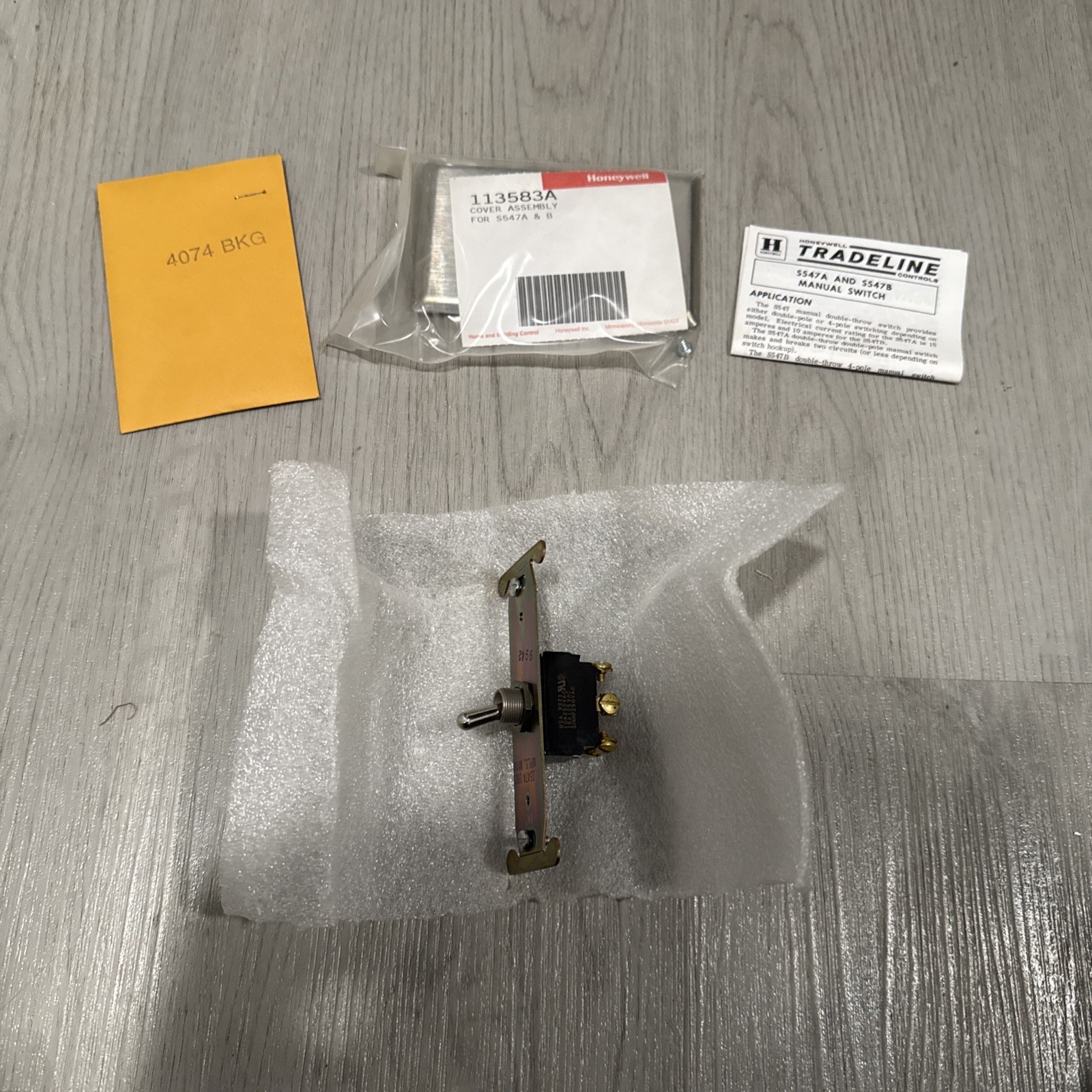 Honeywell S547A1005 DPDT MANUAL SWITCH NEW IN BOX