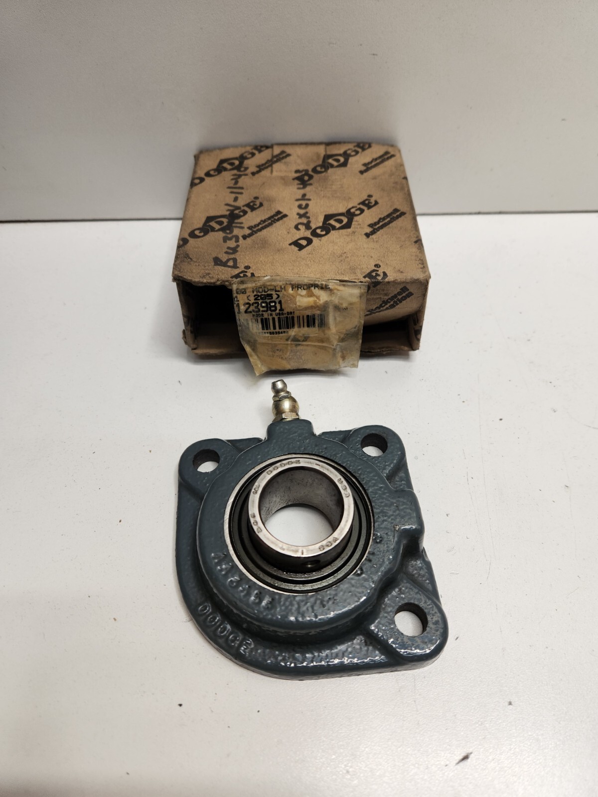 NEW OLD STOCK! DODGE 1″ SHAFT 3-BOLT FLANGE BEARING 123981
