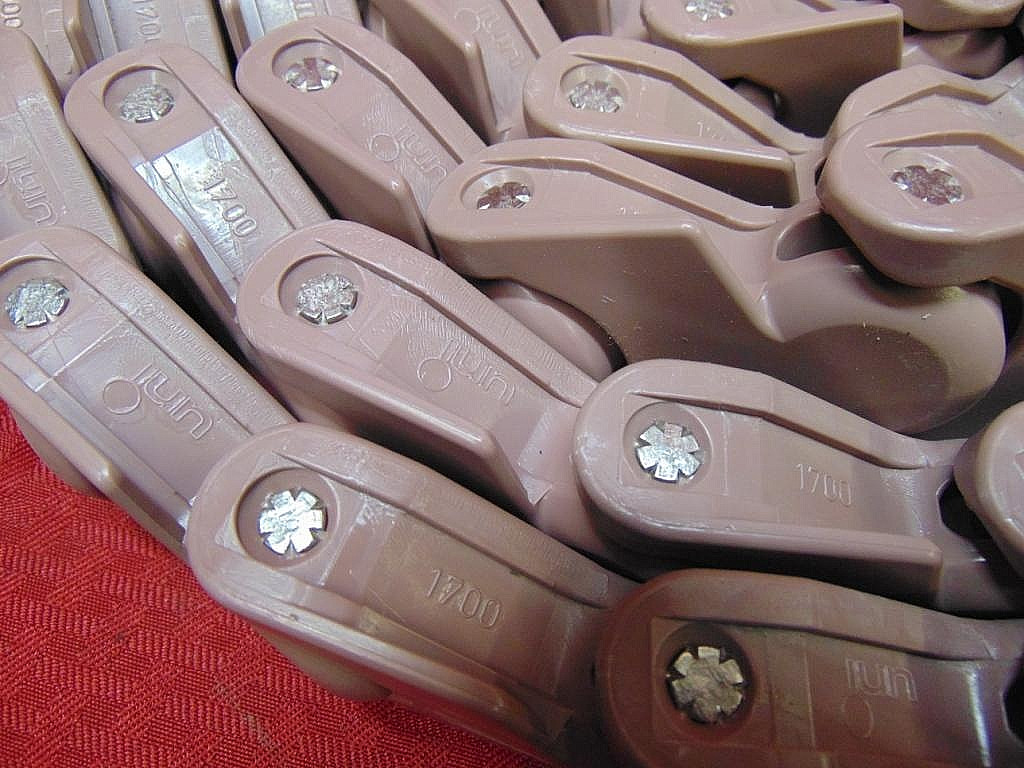 UNICHAIN PLASTIC UNI FLEX CHAIN M/N: 1700 50MM PITCH SIDE FLEXING (44FT)