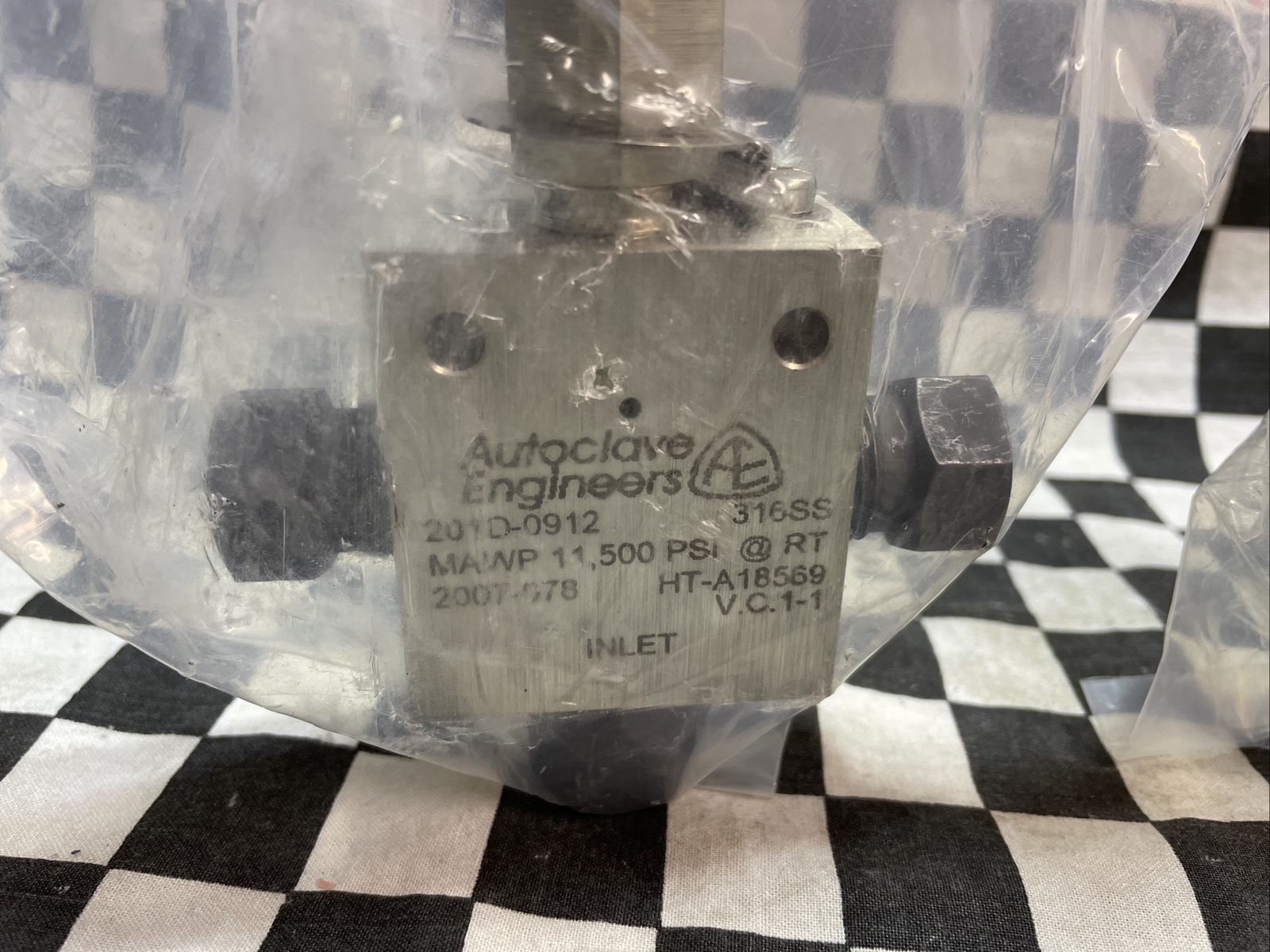 2x Autoclave engineers Needle Valve, 201D-0912, 2007-078, HT-A18569 #1217E12