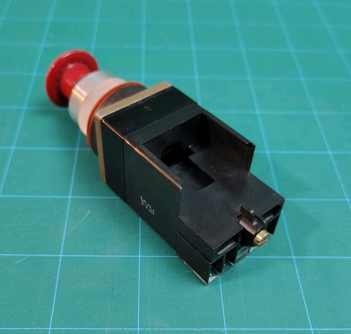 Allen Bradley 800MR-FX Emergency E-Stop Red Cap Push Pull Button w/ Contacts