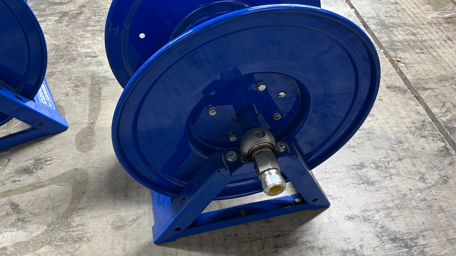 Coxreels 1125PCL-8M-C Hand Crank Hose Reel, 250 Feet Length, 600V, Blue – 11K513