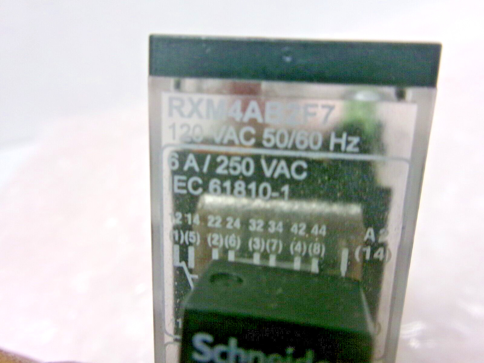 SCHNEIDER ELECTRIC RXM4AB2F7 RELAY 120VAC W/ RXZE2S114M RELAY SOCKET