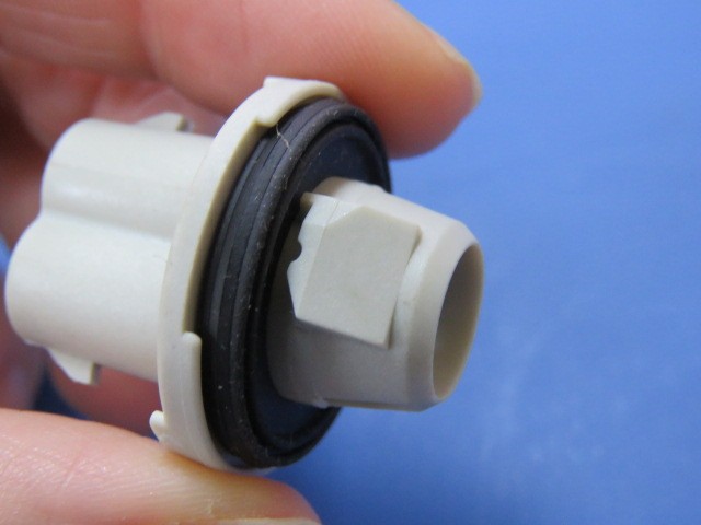 Delphi 12110053 Qty of 50 per Lot 2 Way Light Gray Lamp Socket Wedge Sealed Fem