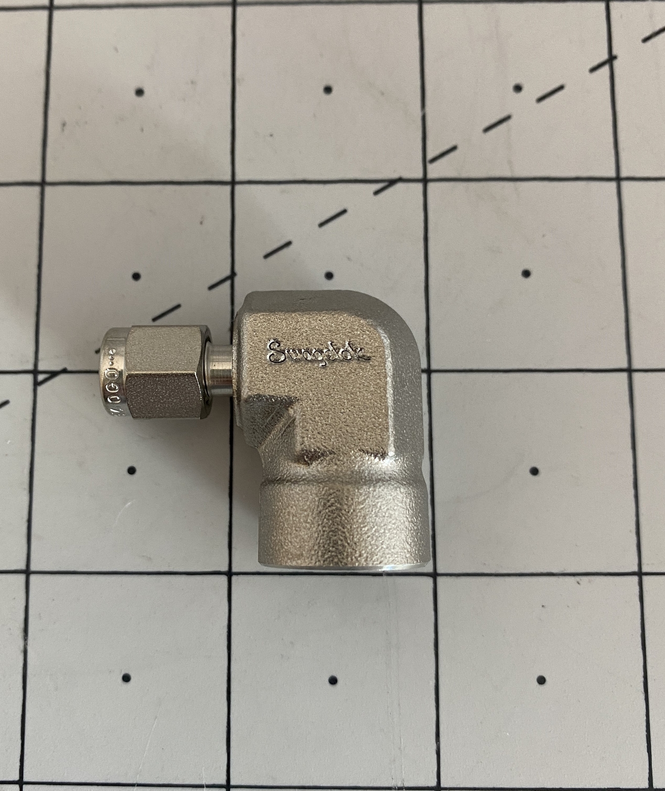 Swagelok Stainless Steel Tube Fitting, Female Elbow PN: SS-200-8-4