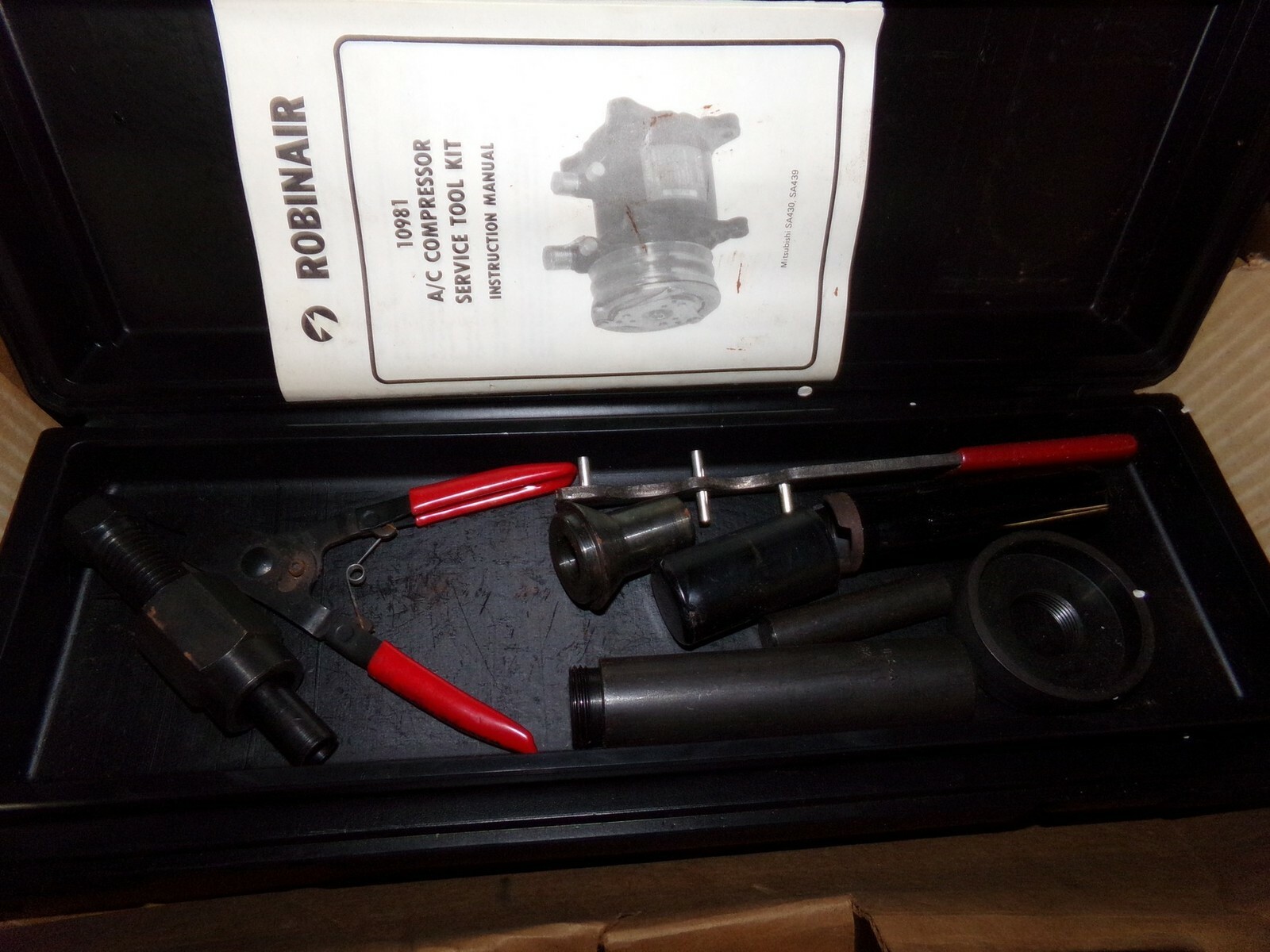 Robinaire 10981 A/C Compressor Service Tool Kit (missing clutch puller 40777)