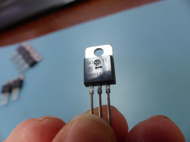 Motorola MUR620CT Qty of 7 per Lot DIODE ULTRA FAST 200V 3A TO220AB MOT 9011