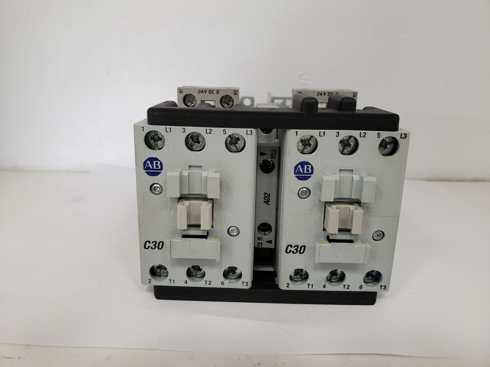 ALLEN BRADLEY 104-C30DJ02 CONTACTOR REVERSING 600V 30A SERIES C