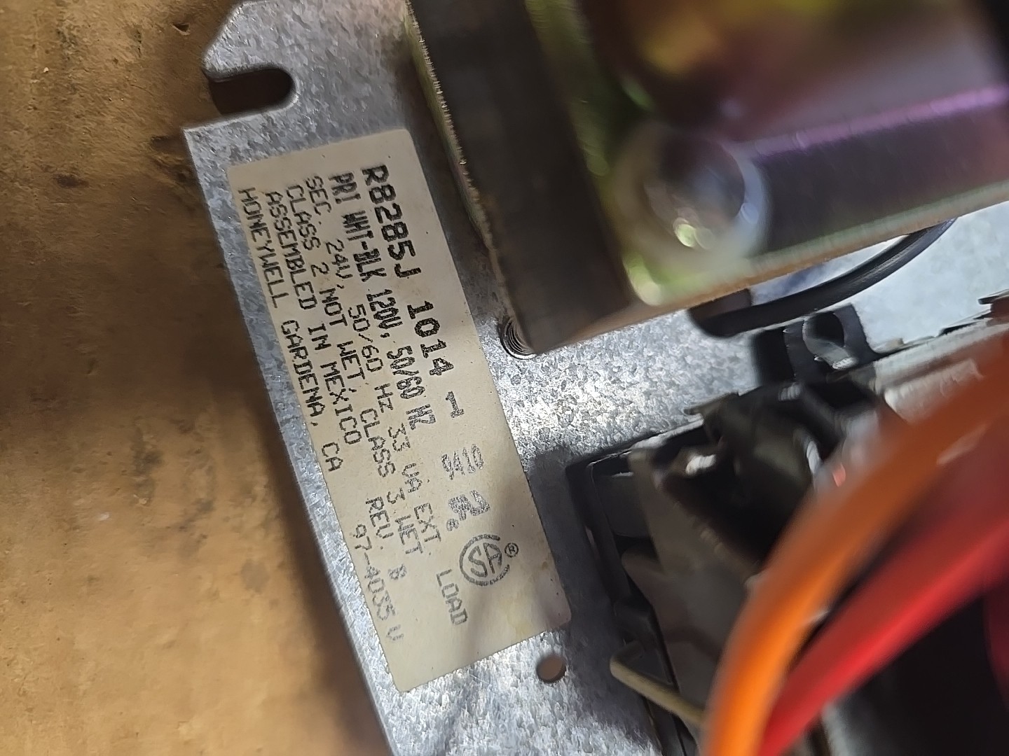 r8285j1014