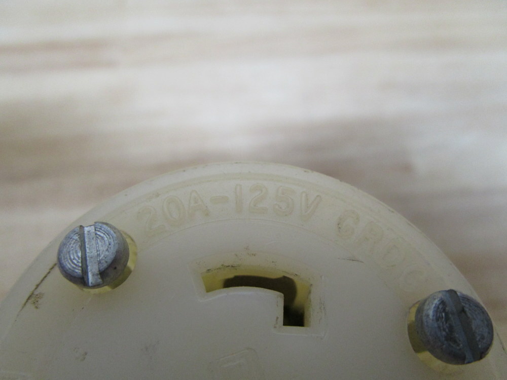 Leviton 2313 Locking Connector L5-20R