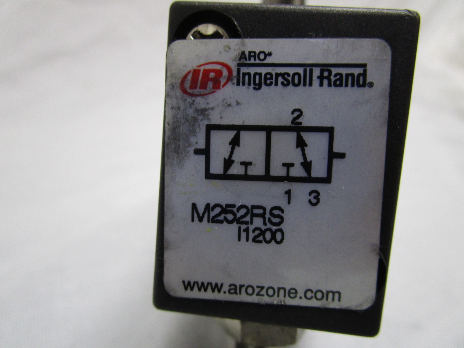 NEW INGERSOLL RAND ARO M252RS 1/4″ INLET 3-WAY 2-POSITION ROLLER LEVER ACTUATOR