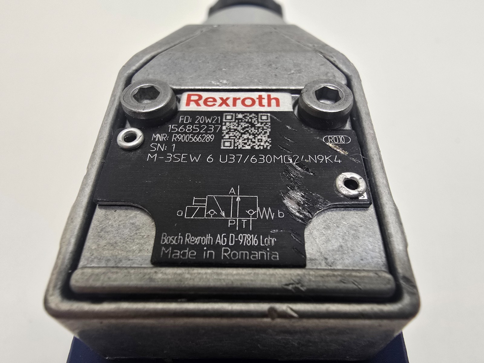 NEW OLD STOCK! REXROTH DIRECTIONAL VALVE M-3SEW-6U37/630MG24N9K4 R900566289