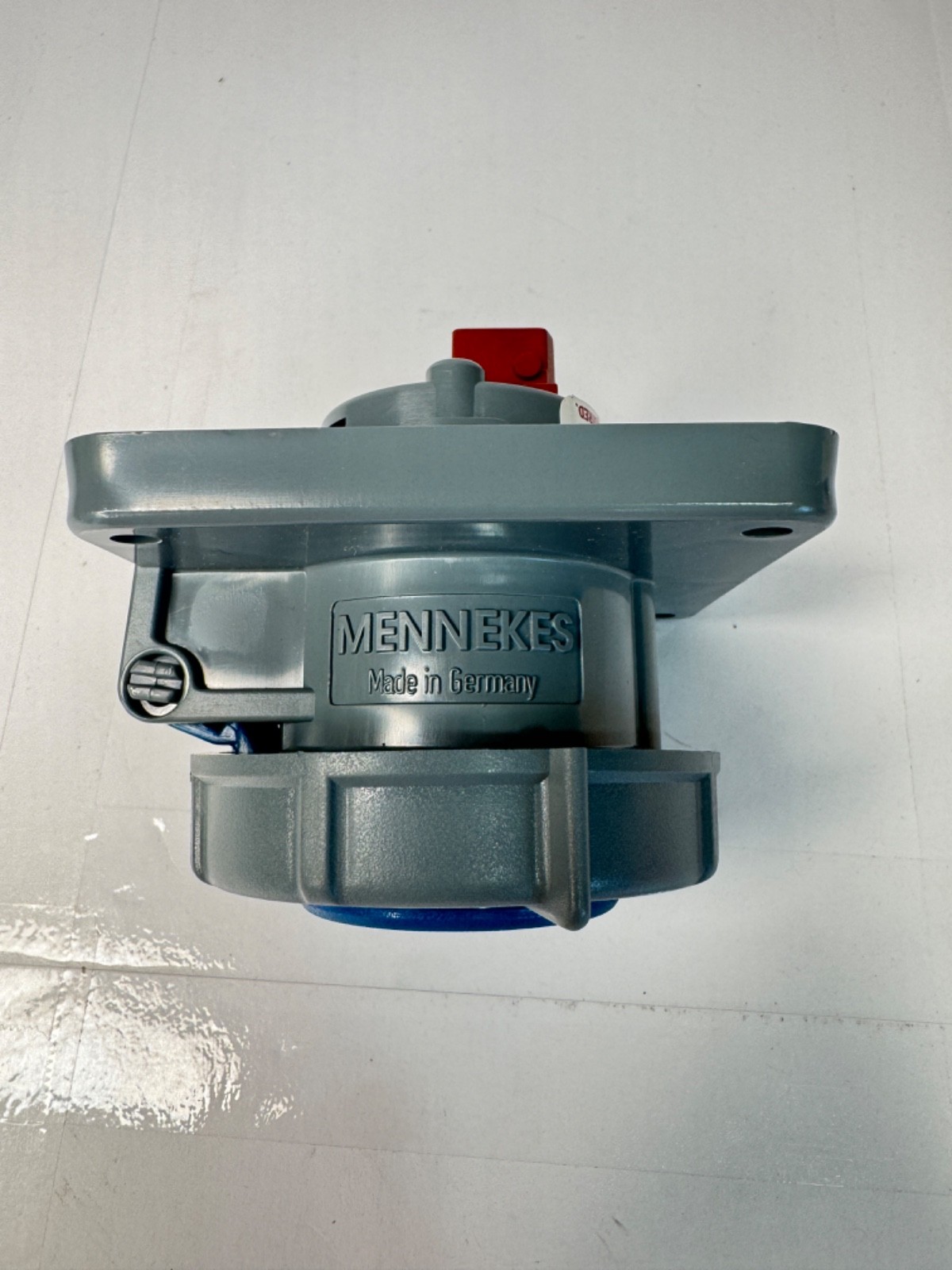 MENNEKES ME 320R6W Watertight Receptacle 20AMP 2P 3W 250VAC