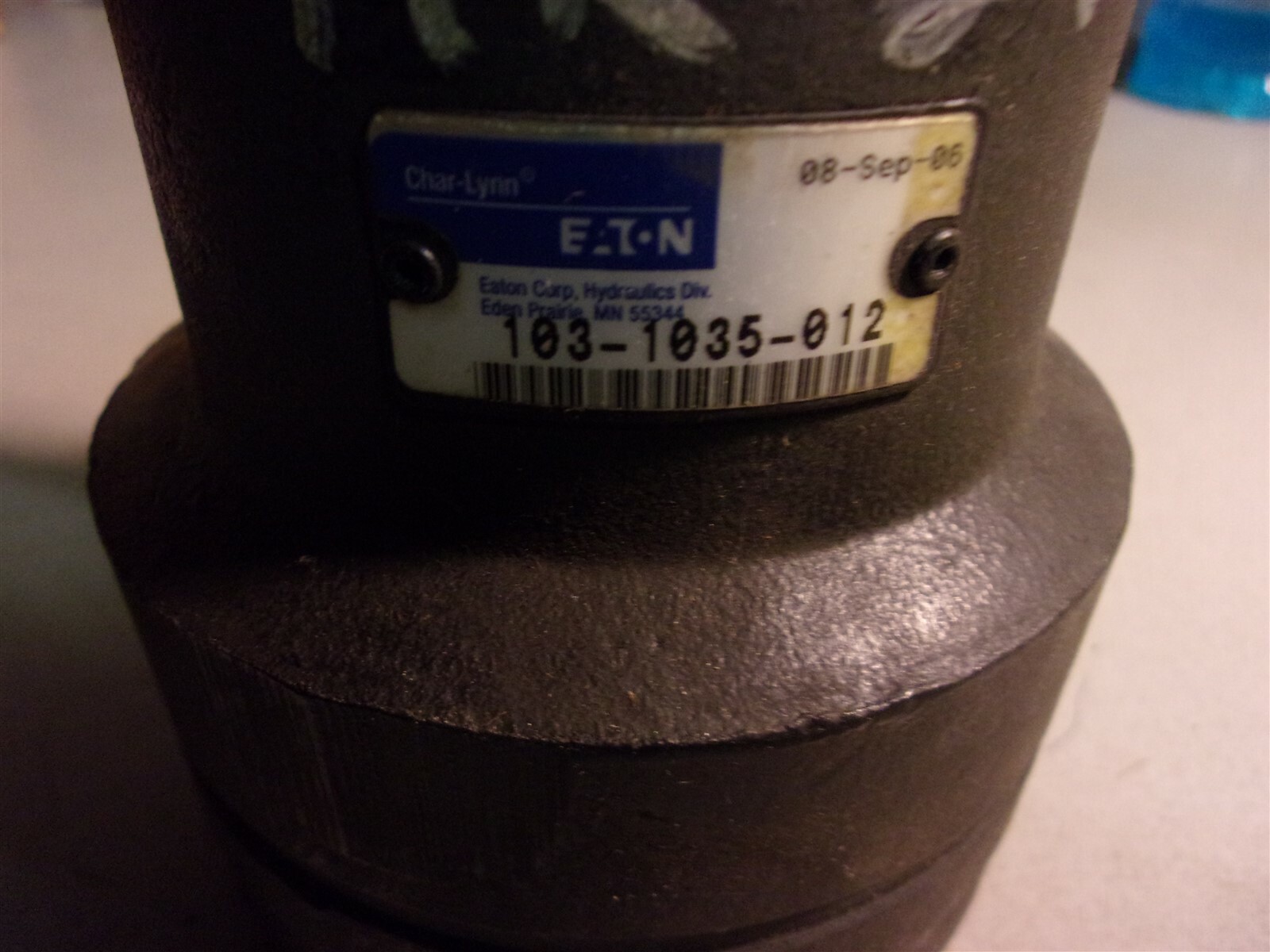 NEW Char-Lynn 103-1035-012 Motor MR 22759 *FREE SHIPPING*