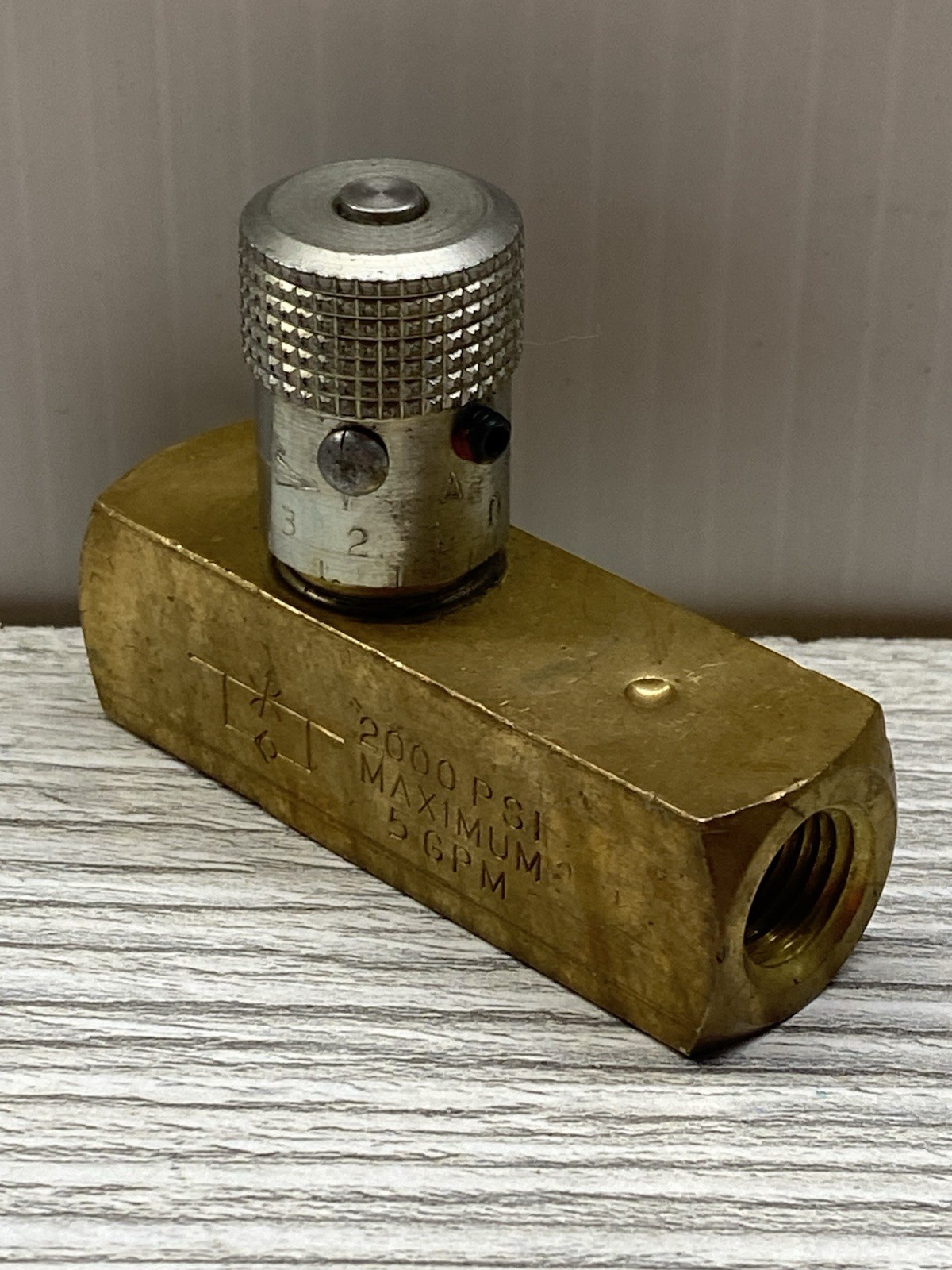 PARKER F400B 1/4″ NPT 2000 PSI FLOW CONTROL VALVE – NEW Open Box