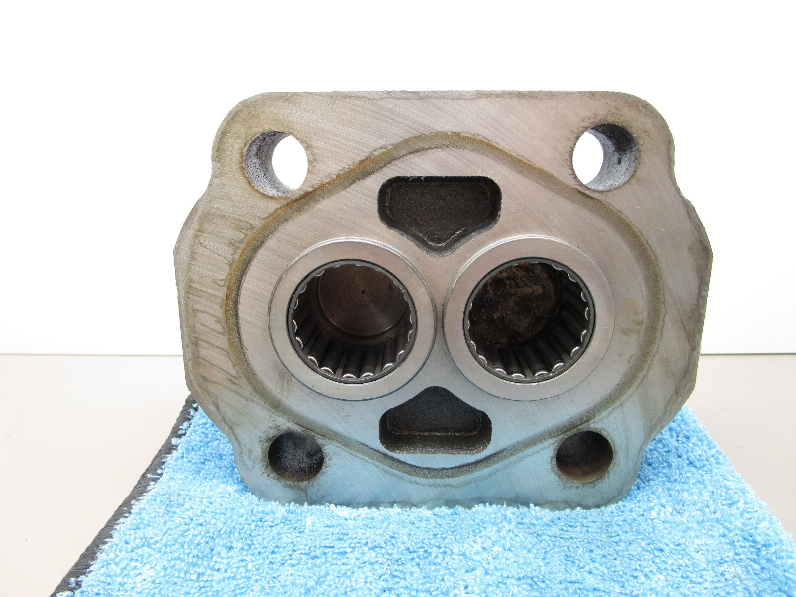Commercial P50 P51 Hydraulic Pump Roller Bearing Back Cover Housing