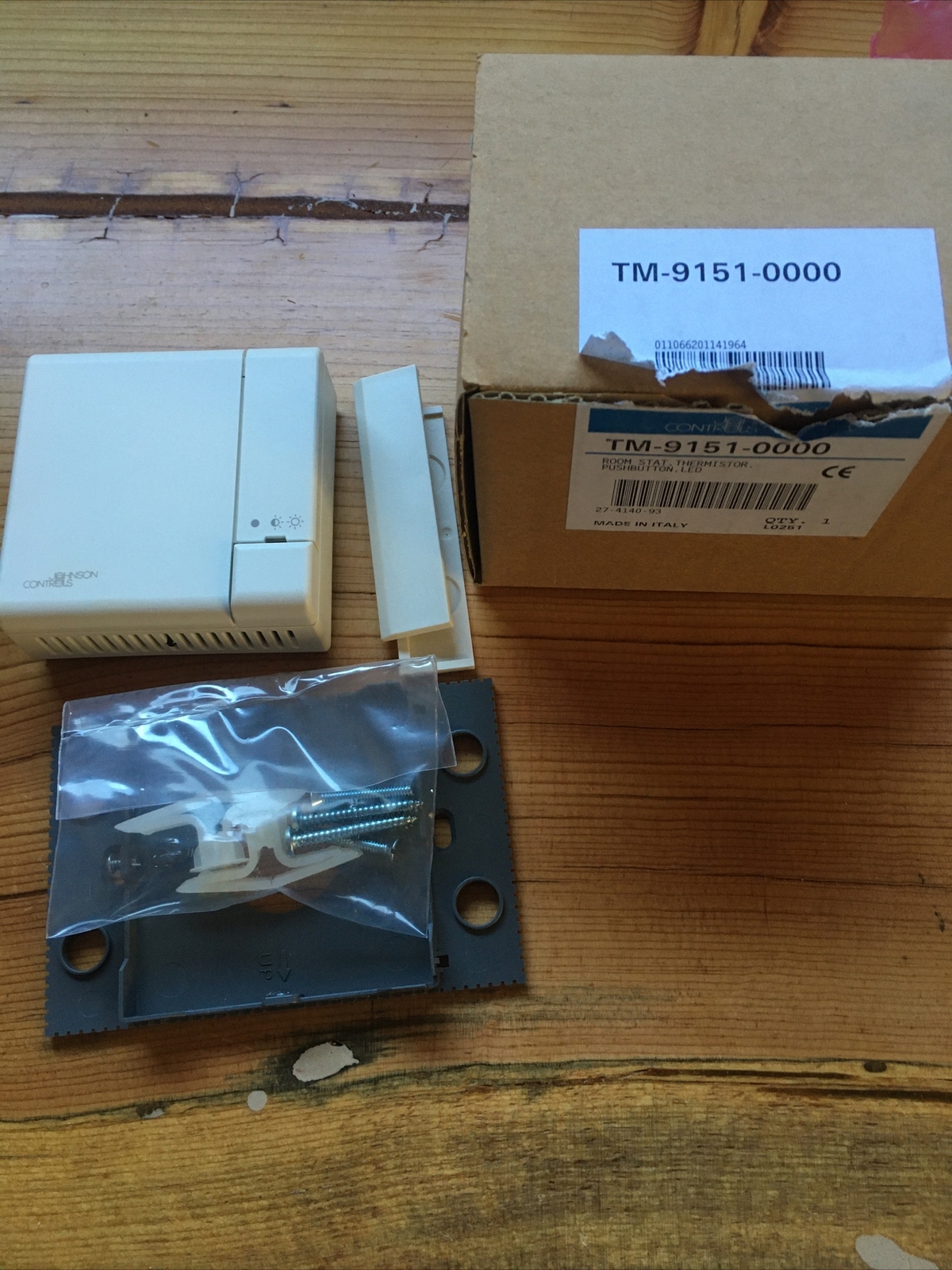 JOHNSON CONTROLS TM-9151-0000 COMMAND MODULE / ROOM SENSOR