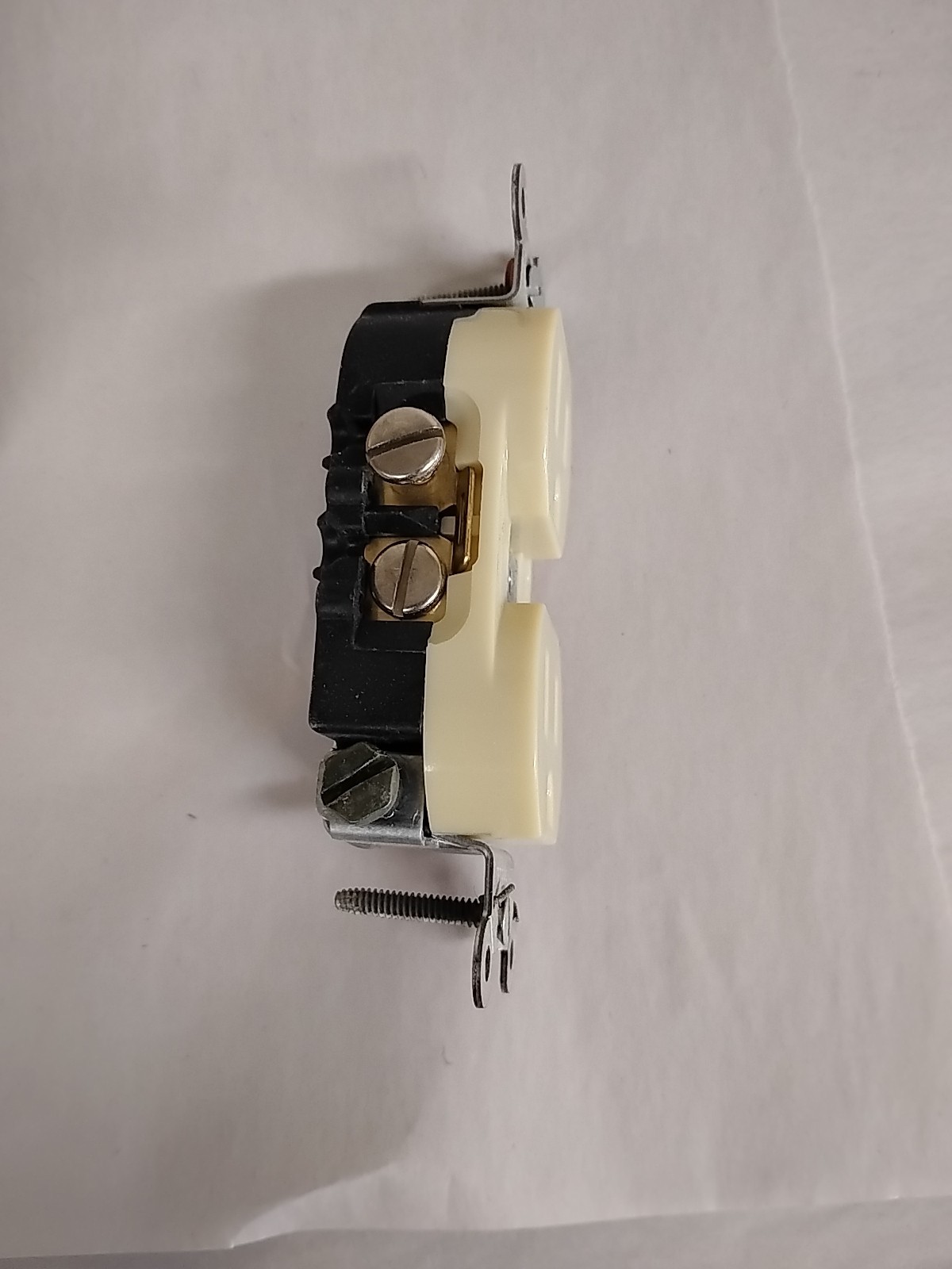 (8) Hubbell 15A 125V Duplex Receptacle NEMA 5-15R Commercial Spec Grade, Ivory