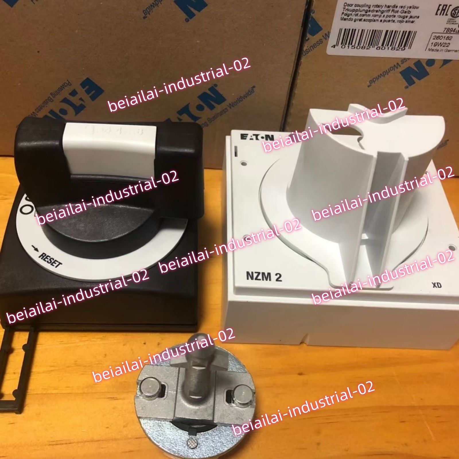 EATON NZM2-XTVD Circuit Breaker Handle#1pcs new in box