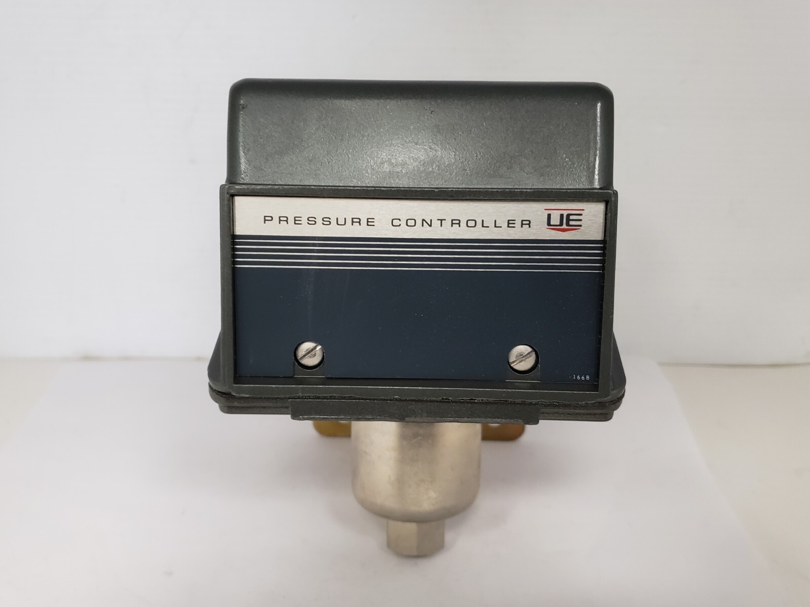 UNITED ELECTRIC J302 8211 9623 144 PRESSURE SWITCH 15A 125/250VAC NIB