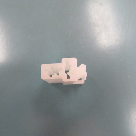 YAZAKI 7123-2825 Qty of 100 per Lot 2 Way Natural (WHITE) Connector