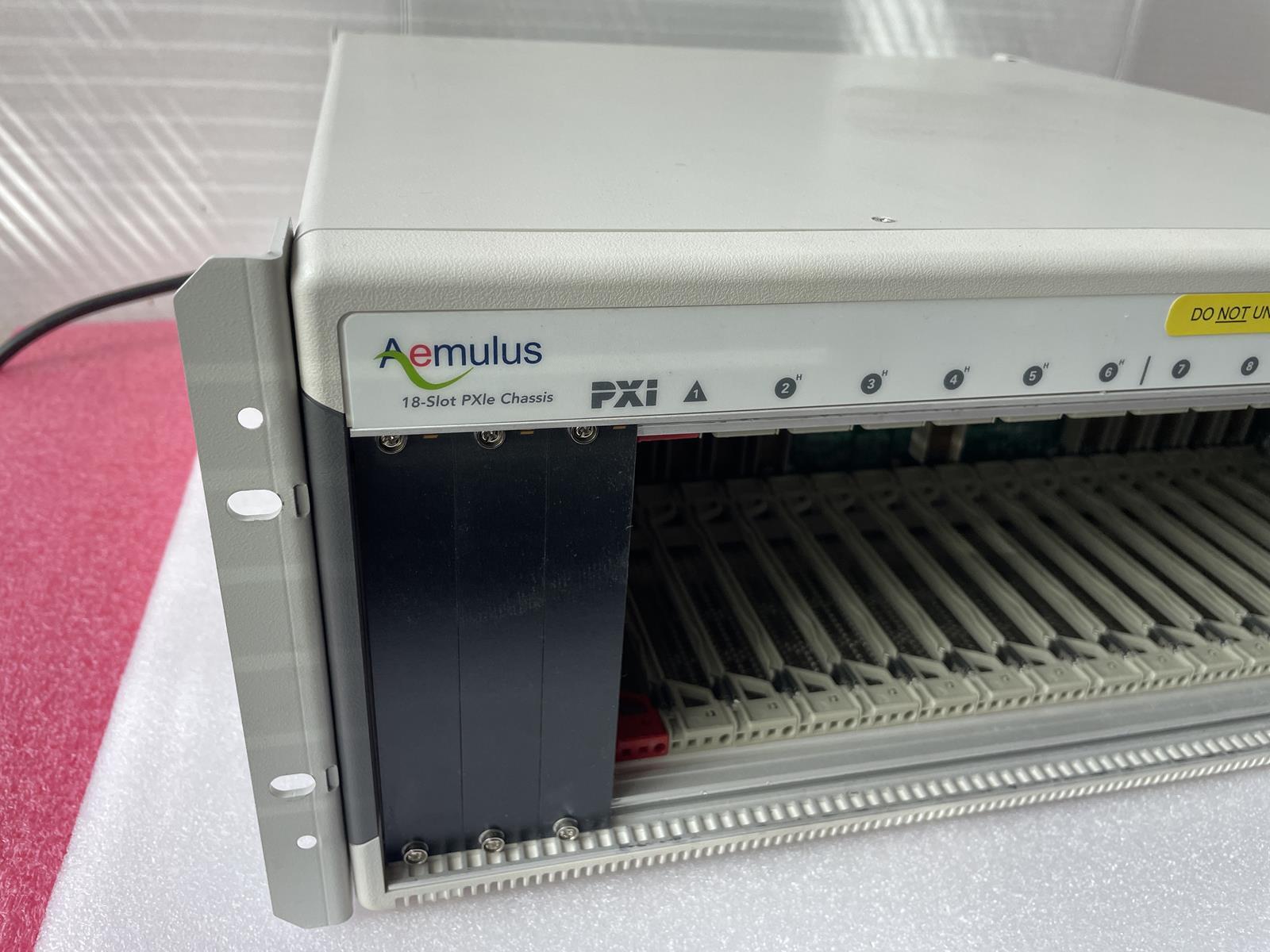AEMULUS 18-SLOT PXIE CHASSIS PXES-2780 3U PXI EXPRESS CHASSIS, DENTED CORNER