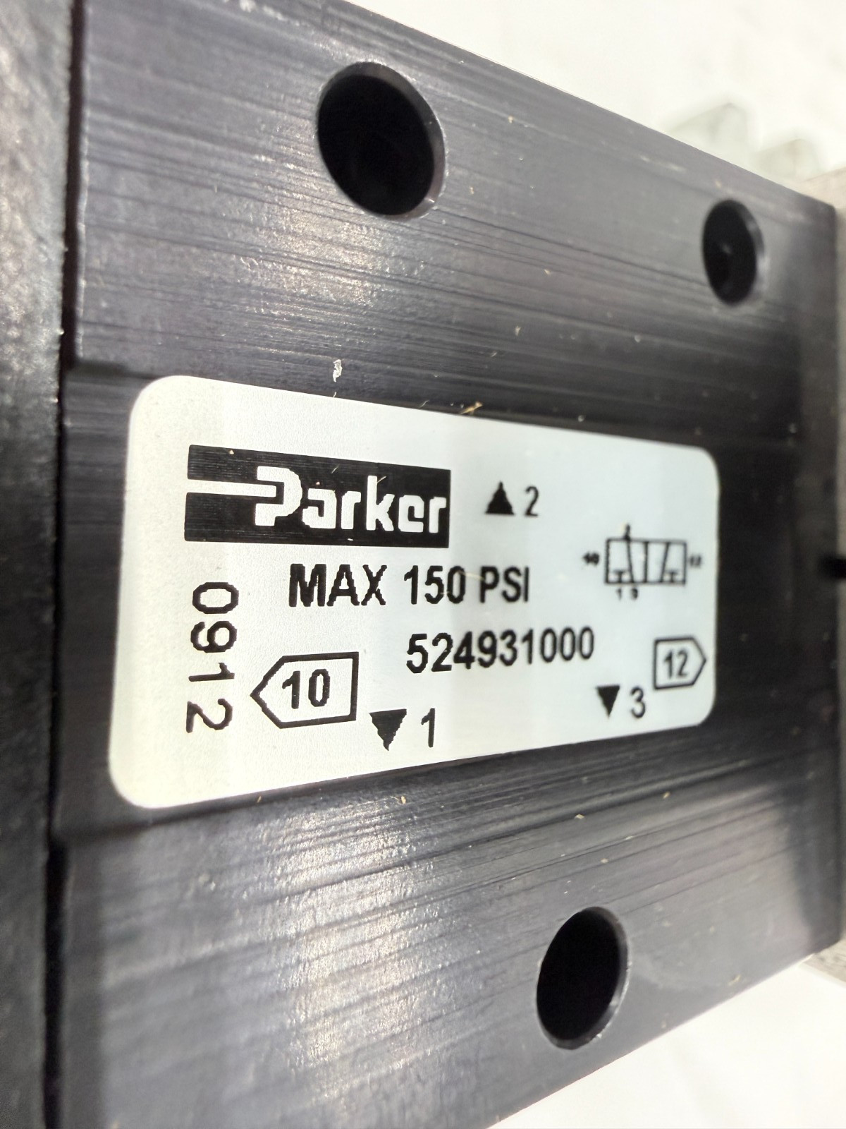 Parker 524931000 Manual Air Control Valve, 3-Way, 2-Pos, TRE/MAN Ret, 1/4″ NPT