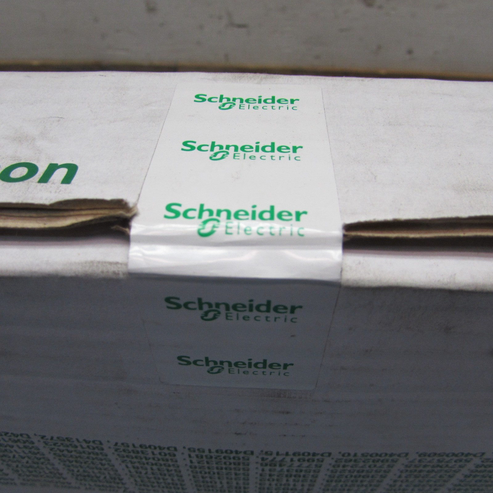 NEW! SCHNEIDER 170ADI35000 , 32pt DIGITAL INPUT , 24VDC, SEALED! MAKE OFFER!