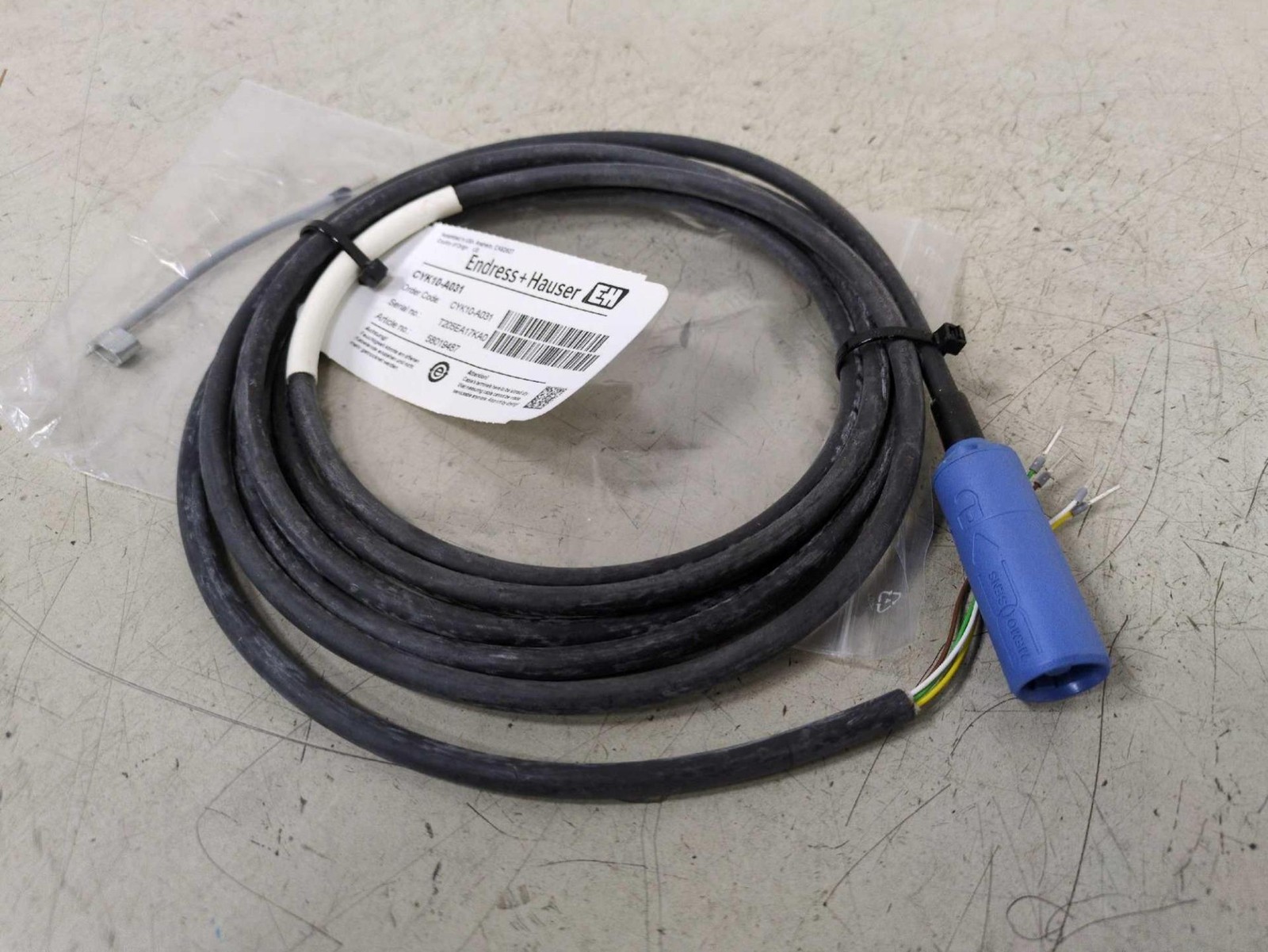 Unused Endress Hauser CYK10-A031 3-meter Digital Electrode Cable E+H Memosens