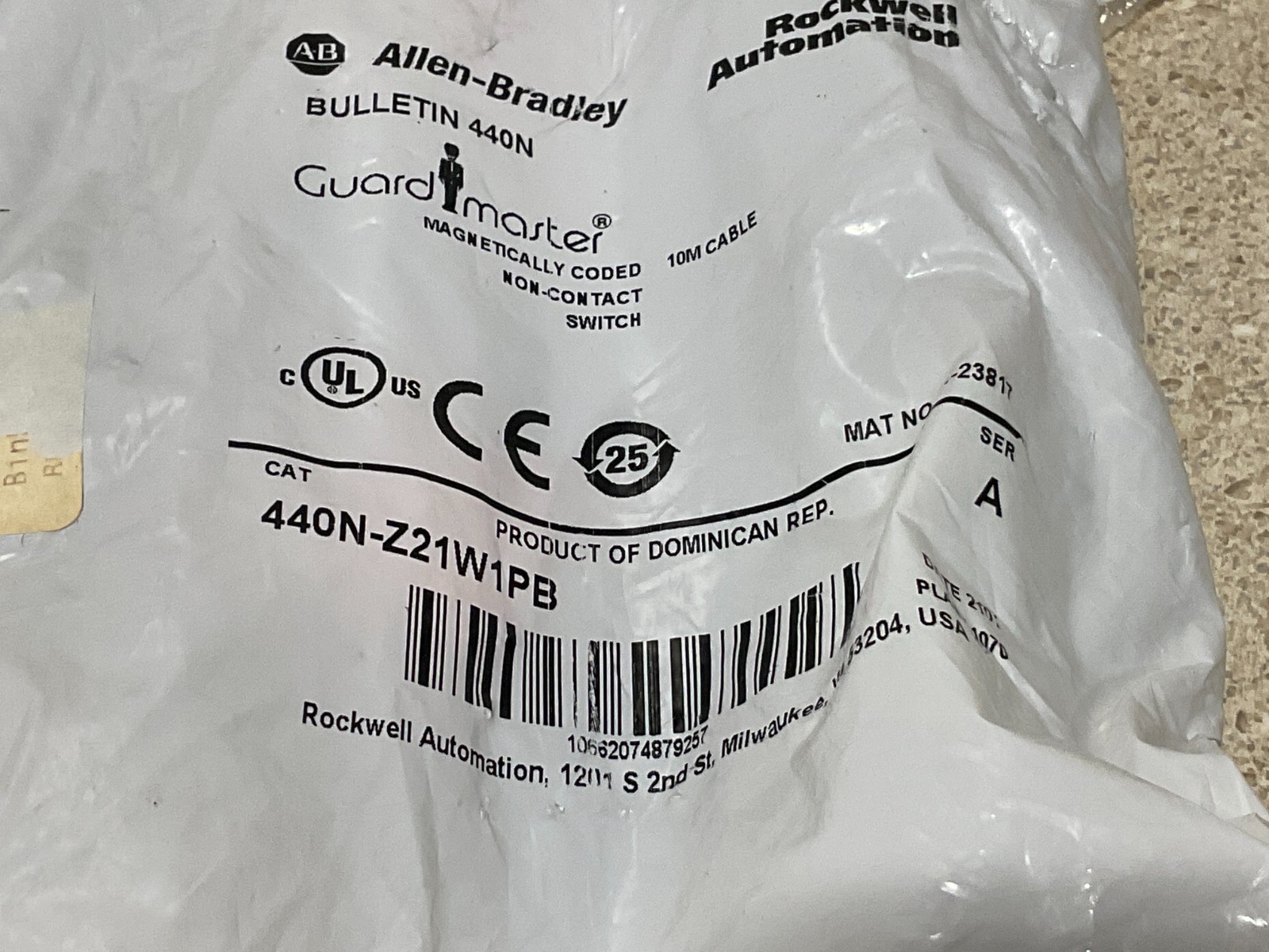 Allen Bradley 440N-Z21W1PB NEW
