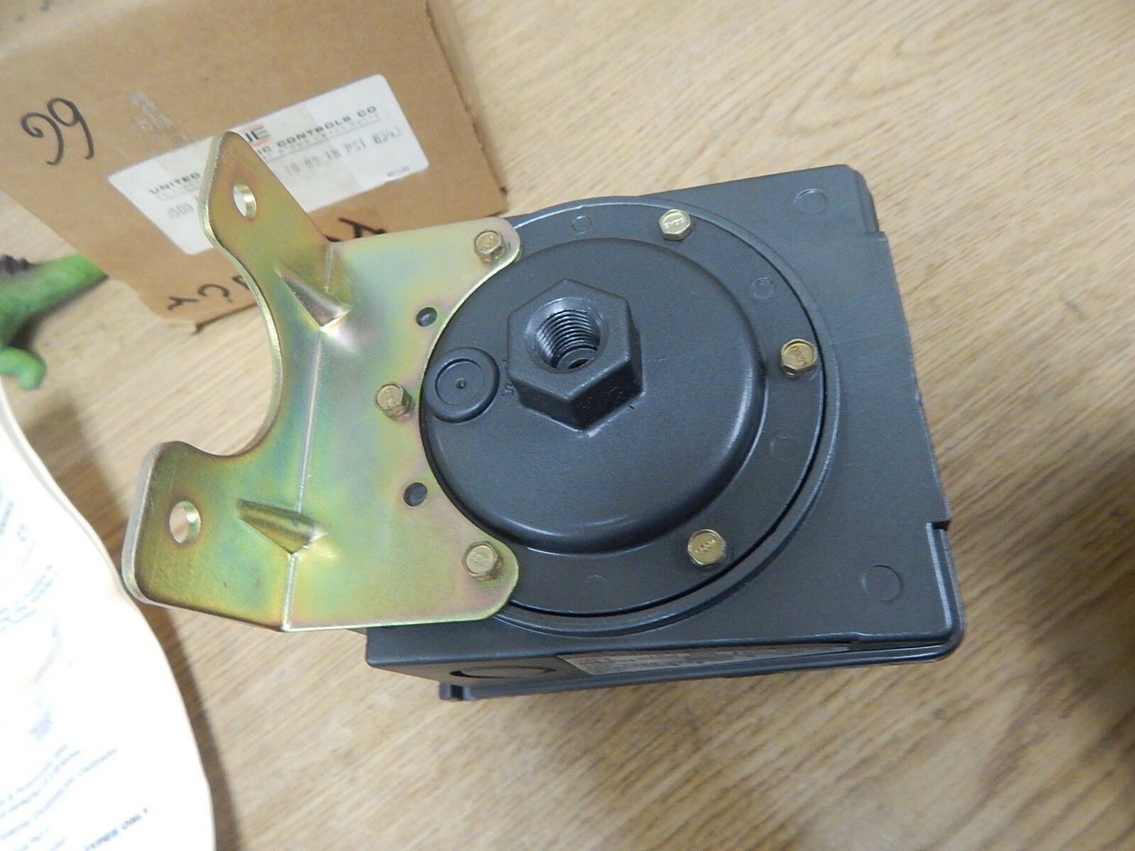 NEW United Electric Controls 8343 9574 451 UE Pressure Controller FREE SHIPPING*