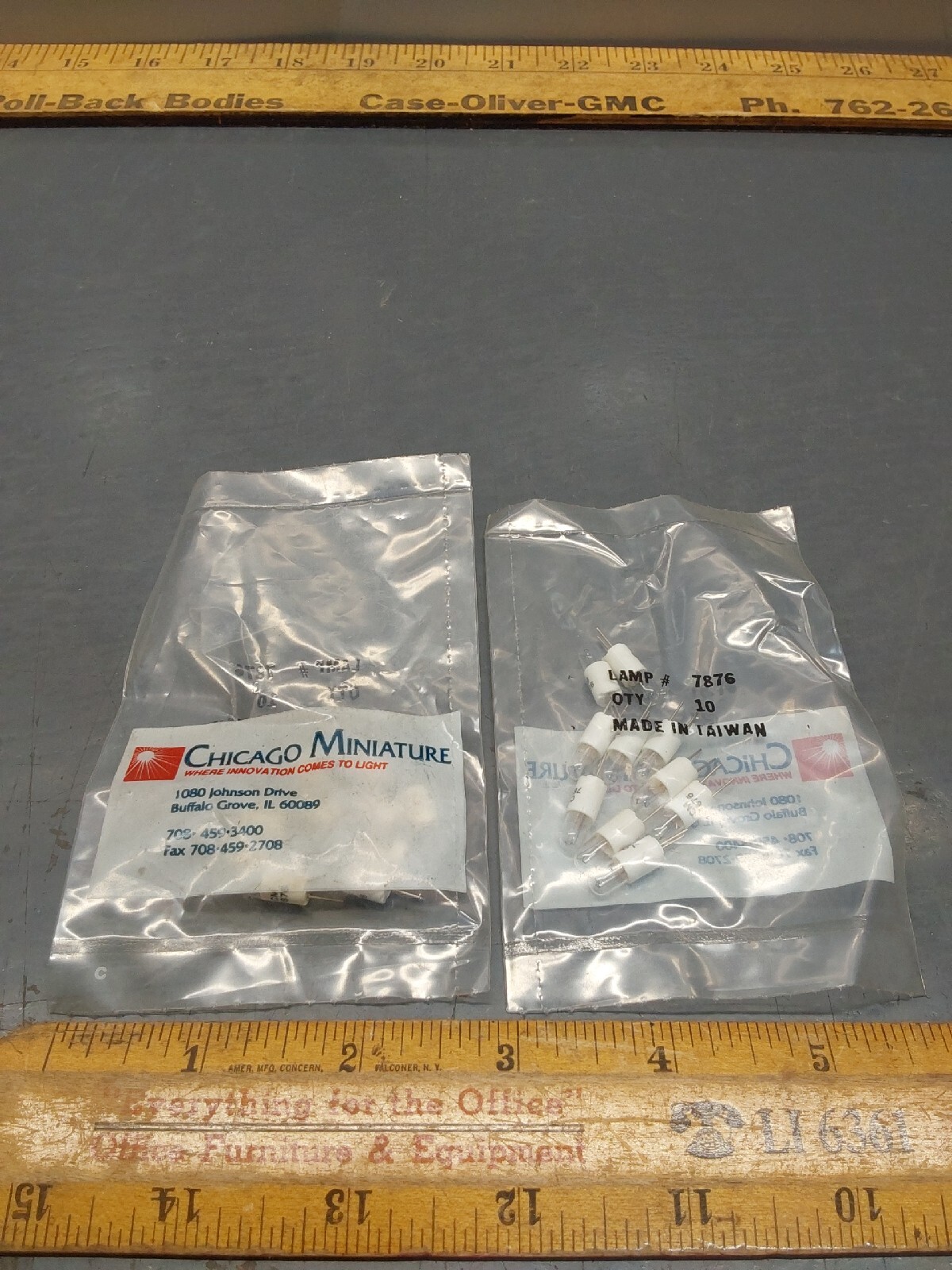 20/PACK NOS Chicago Miniature 7876 Lamp Bulb, 28V .06A/ T1-3/4 Bipin Base