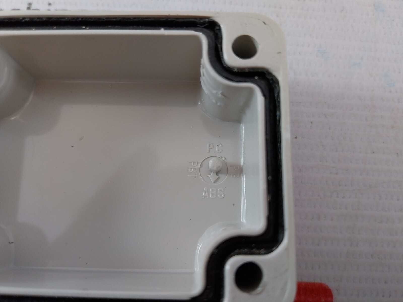 D.S.E. HI BOX ABS AH250V F Unique Box (Sus Draw Latch) LF.T3.15AH 250V P