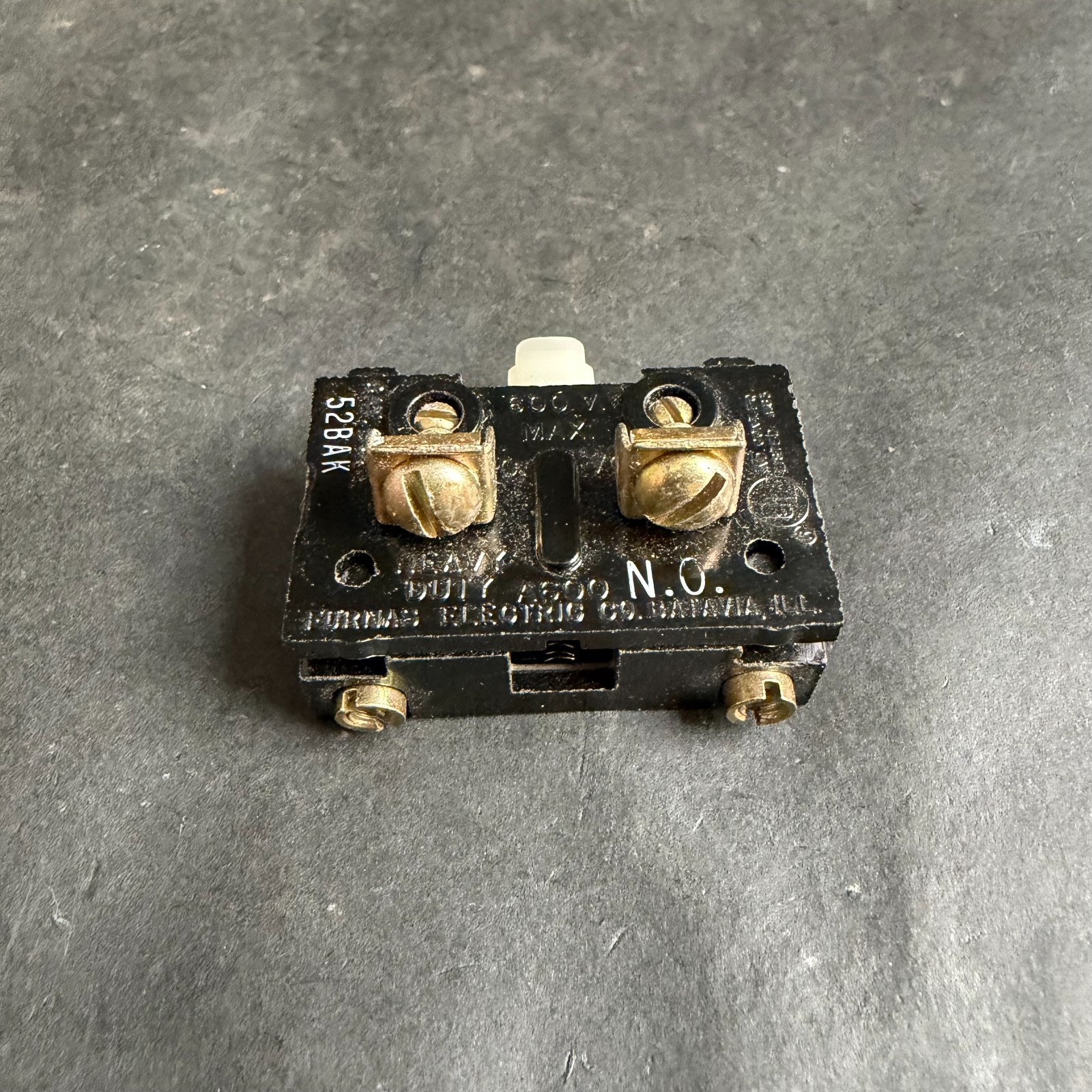 FURNAS 52BAK OIL TIGHT CONTACT BLOCK ($15 OBO)