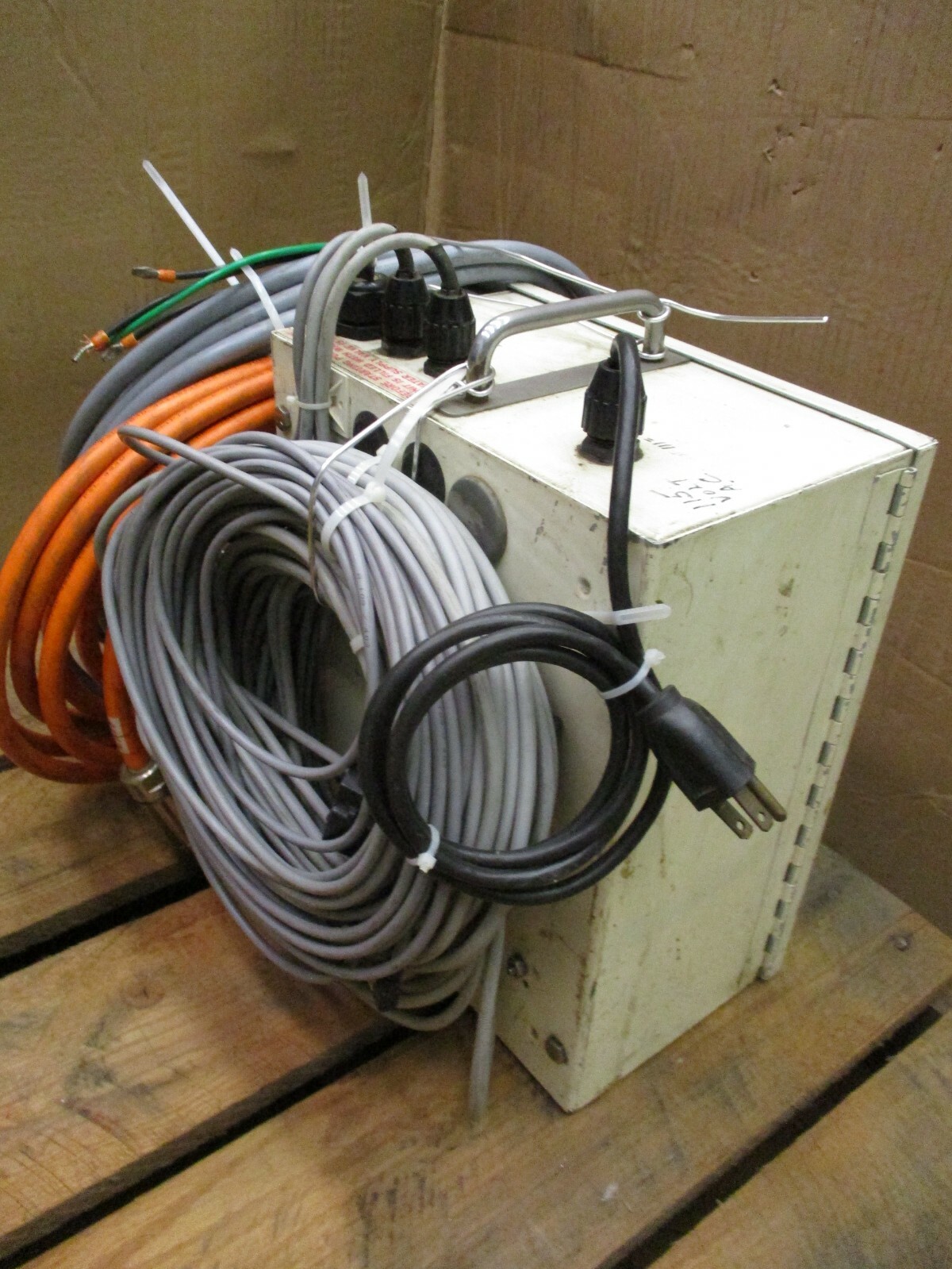 Sterlco Heating and Temperature Control Enclosure Size ~ 10″ x 6″ x 12″ A6224ELL