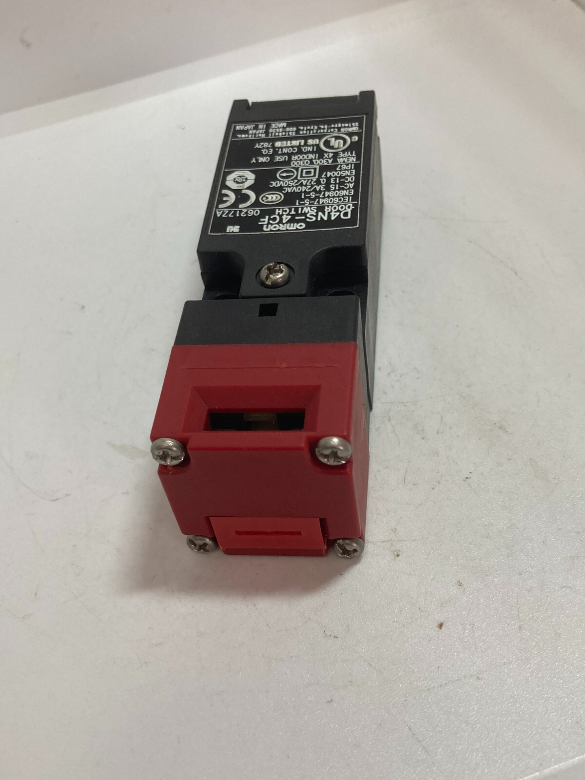OMRON D4NS-4CF SAFETY DOOR SWITCH 3A 240VAC TYPE 4X INDOOR USE ONLY NNB