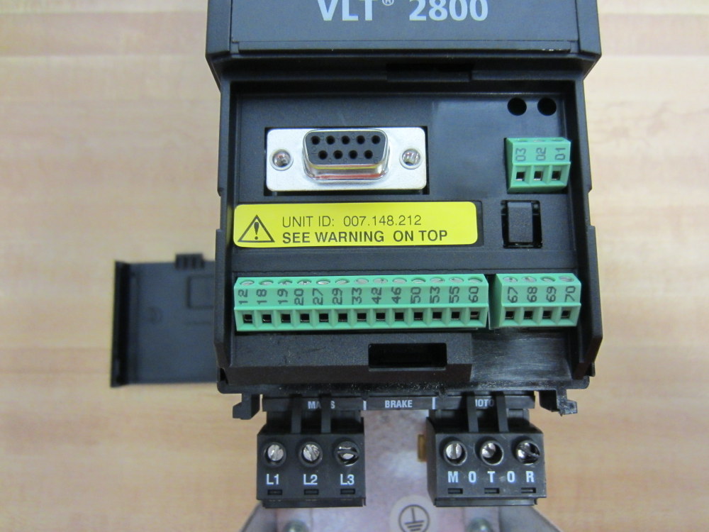 Danfoss 195N1027 AC Inverter Drive VLT 2800 Cracked