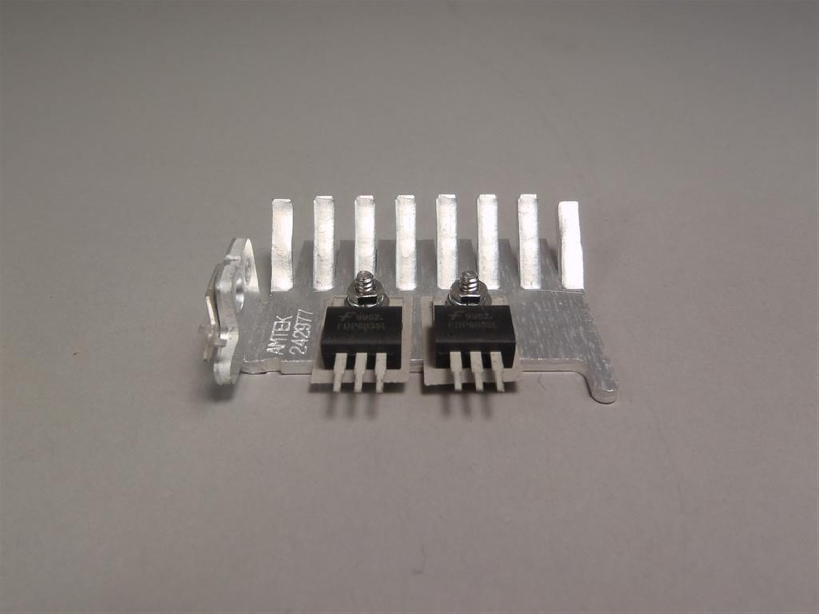 Case of (76) FDP6035L Fairchild Amtek 242977 Heat Sink Assembly -New Old Stock